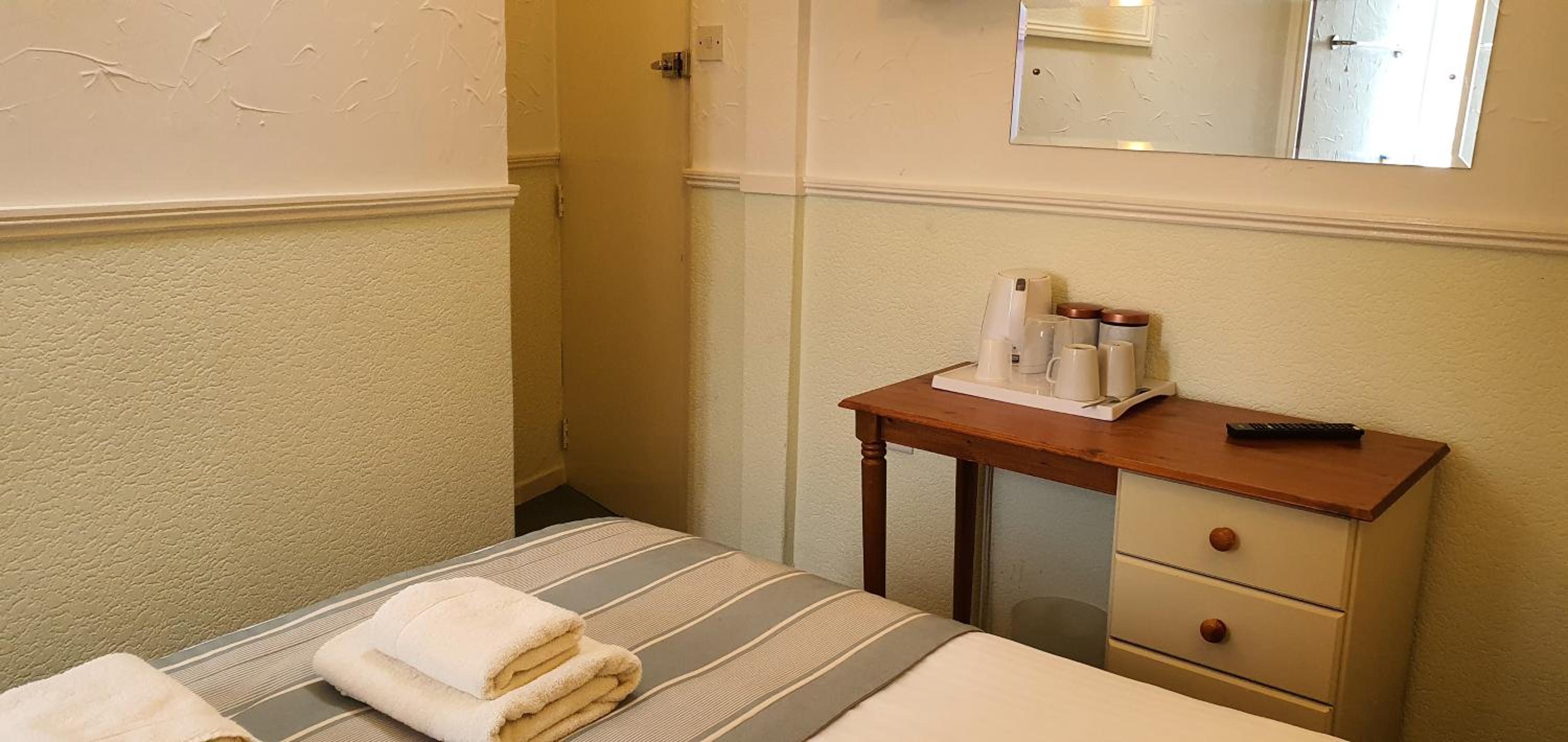 Budget Double Room photo 3