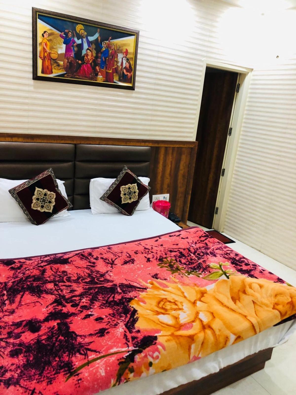 Deluxe Room - Photo 5
