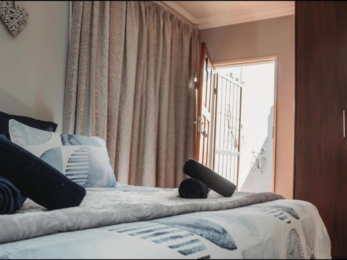 Standard King Room photo 3