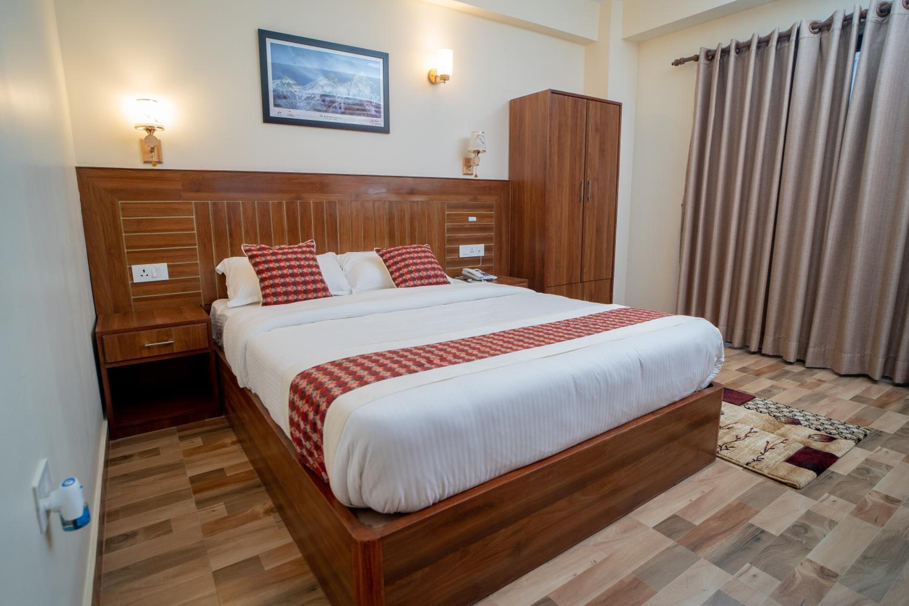 Deluxe Double or Twin Room with Balcony - Photo 6