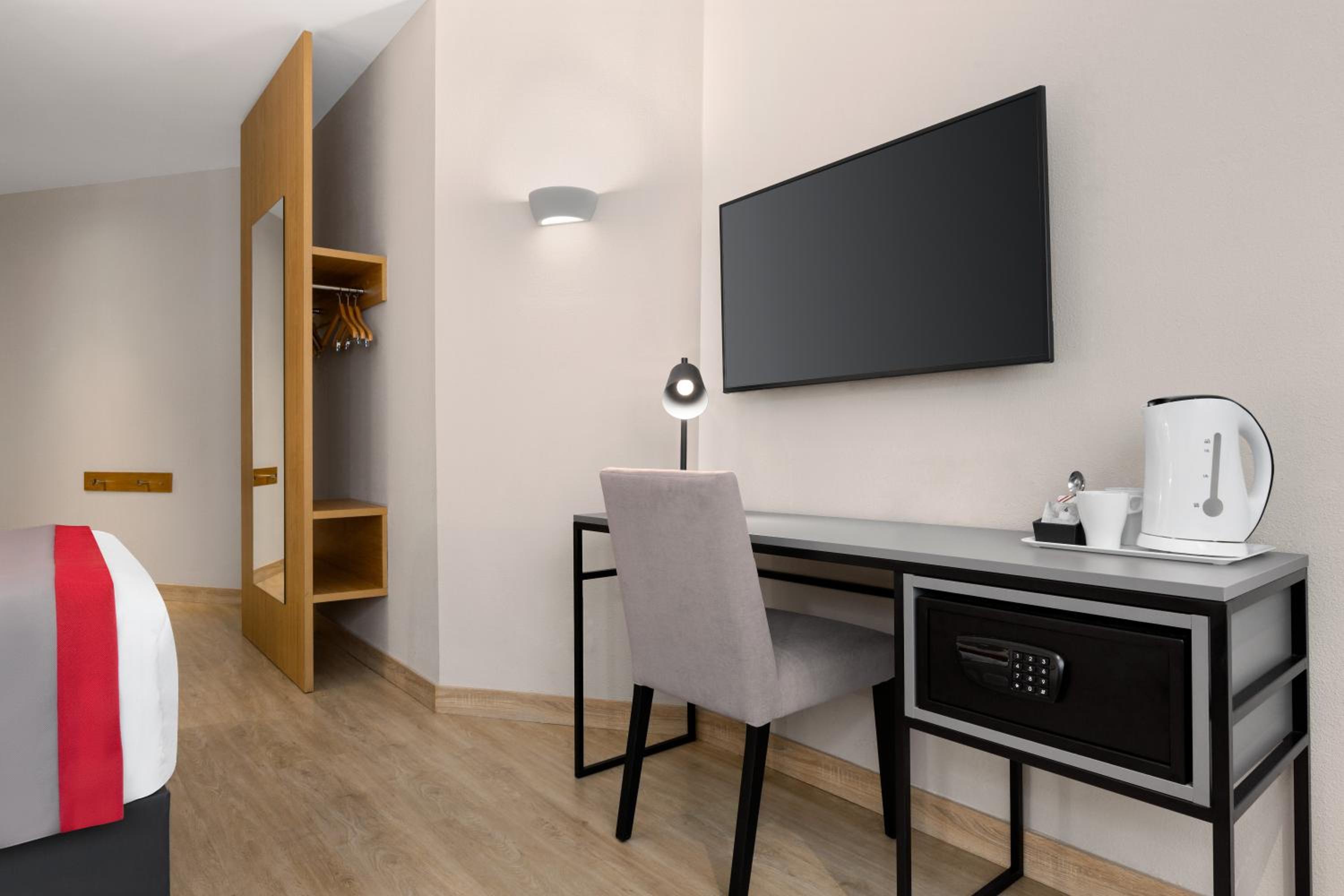 Double Room - Mobility Access photo 2