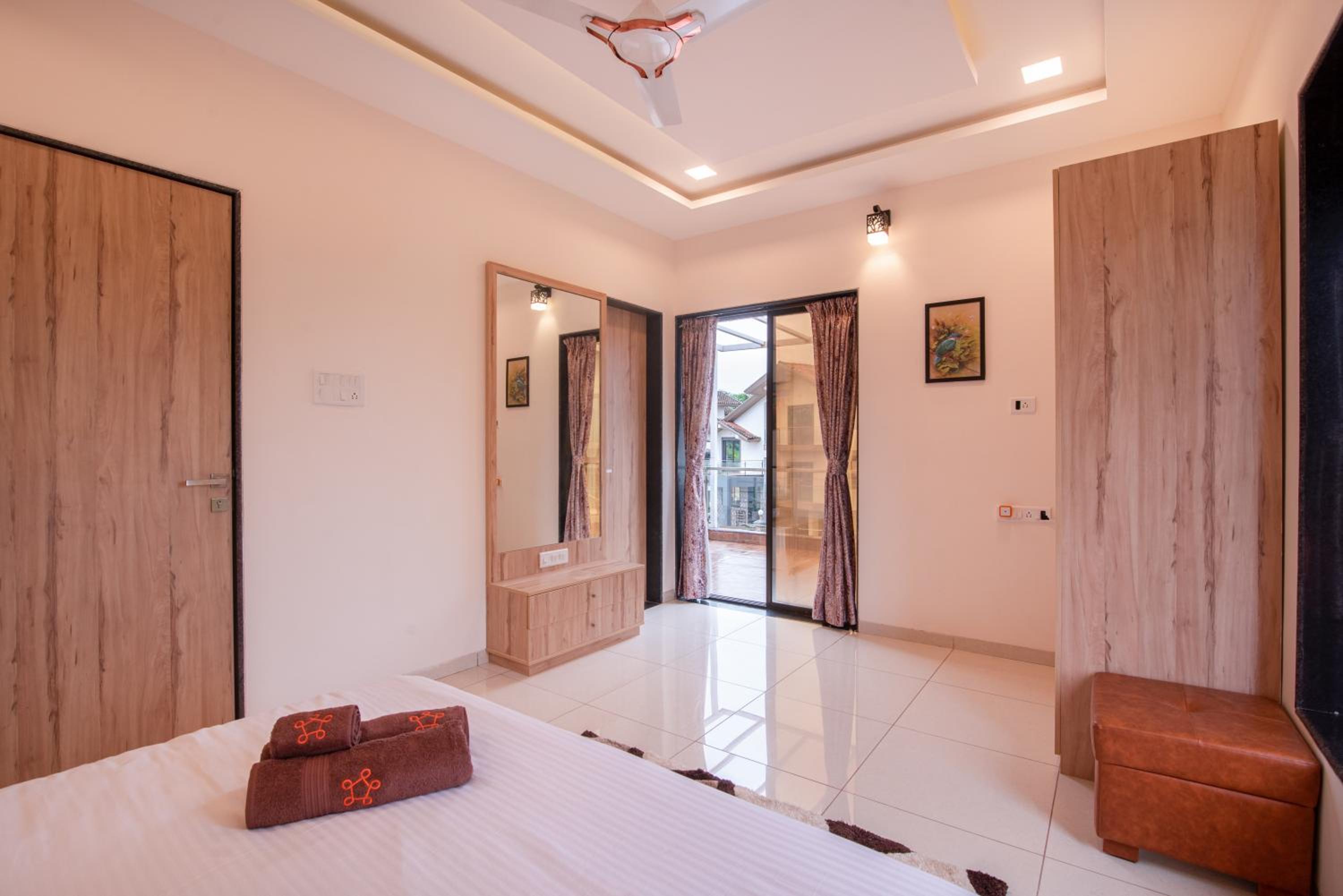 Villa with Private Pool - Photo 12
