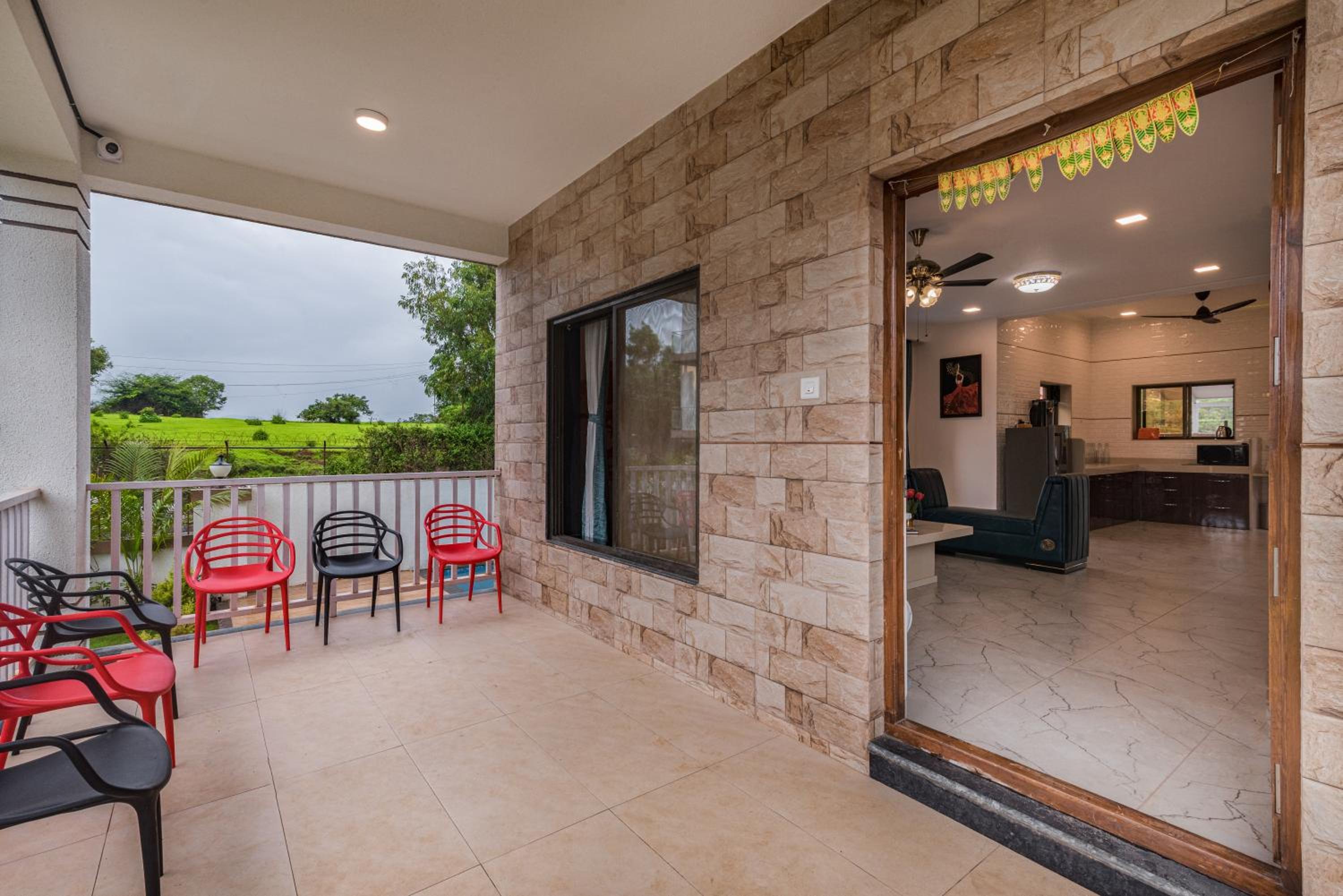 Villa with Private Pool - Photo 4