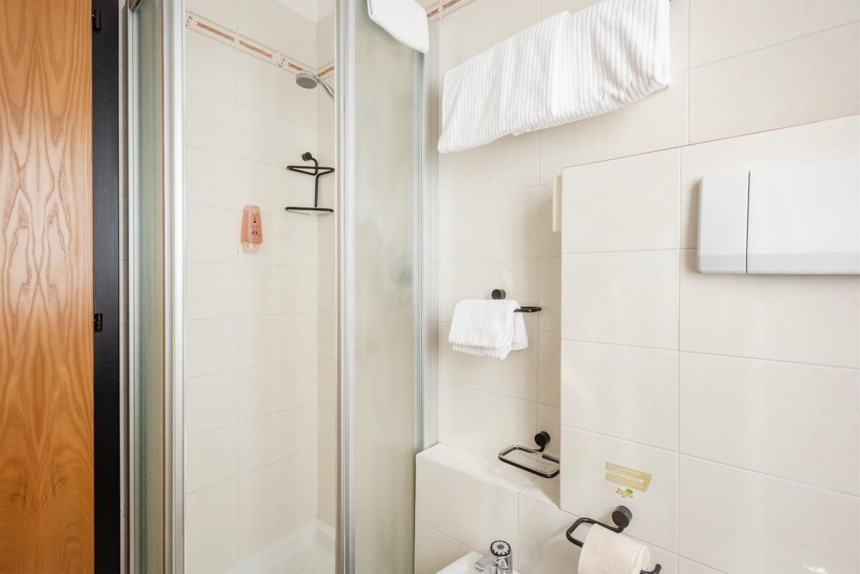 Standard Double Room or Twin Room photo 3