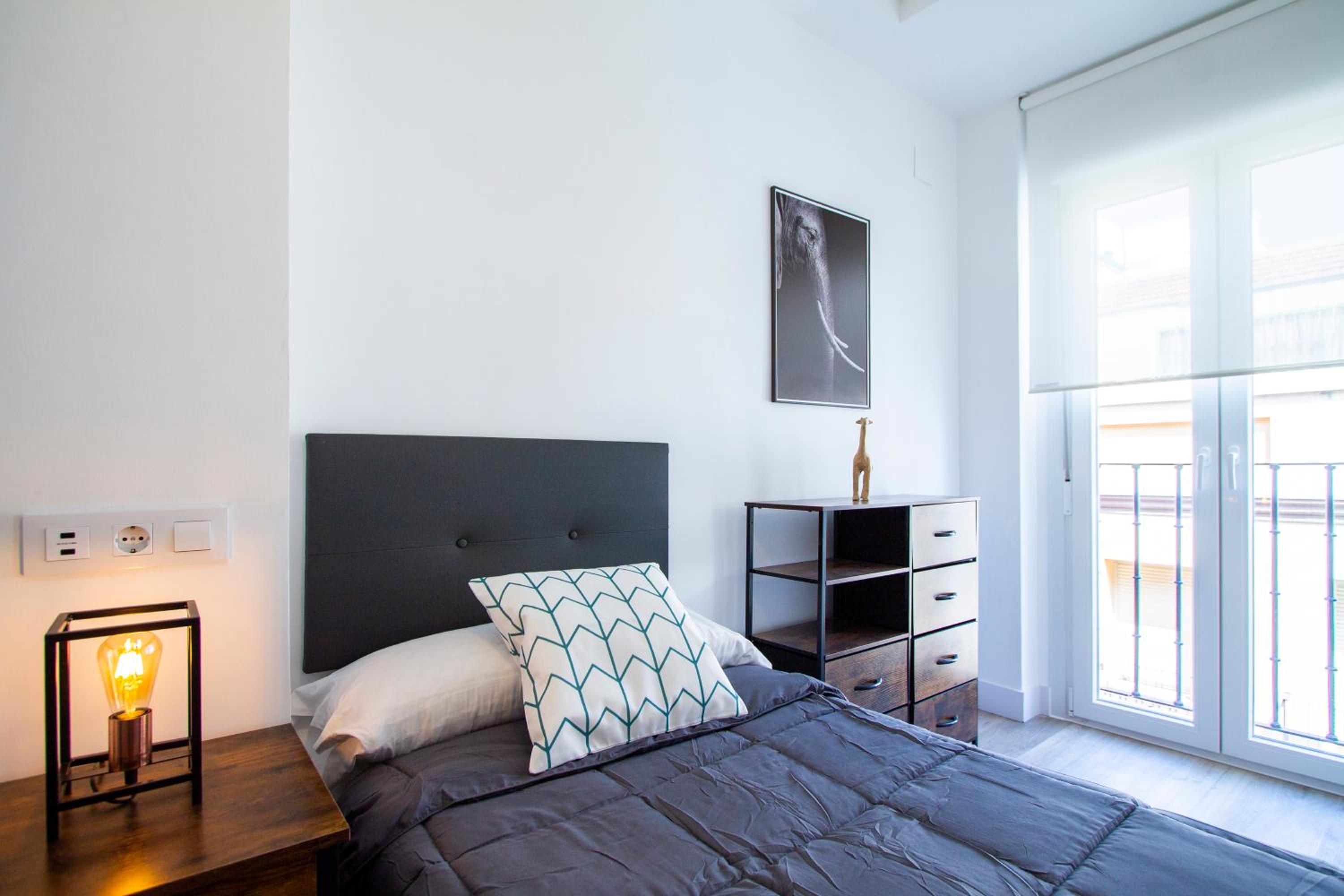 One-Bedroom Apartment photo 2