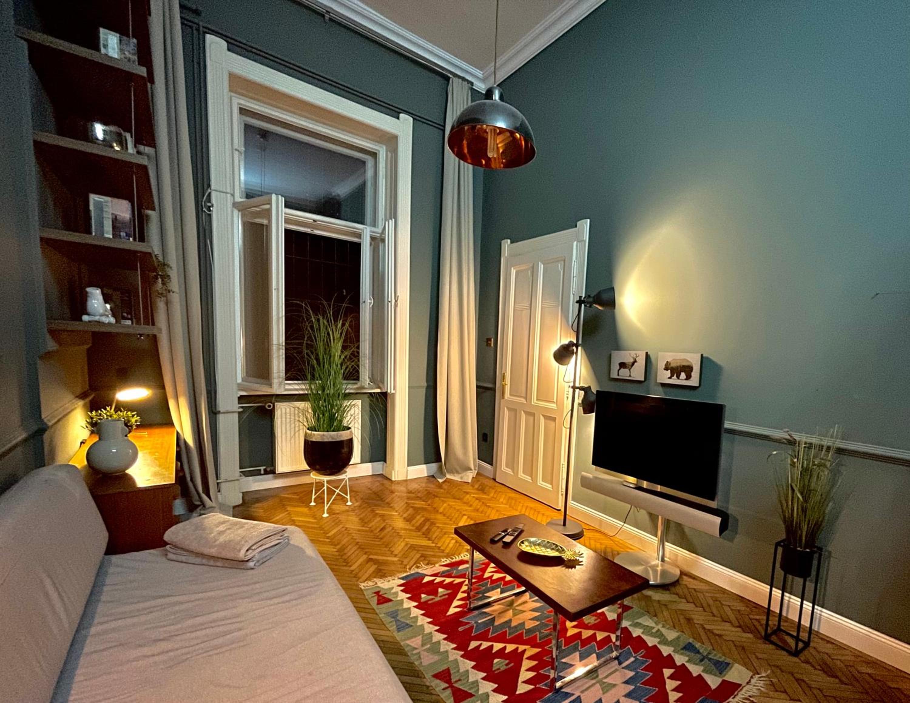 One-Bedroom Apartment - Photo 1