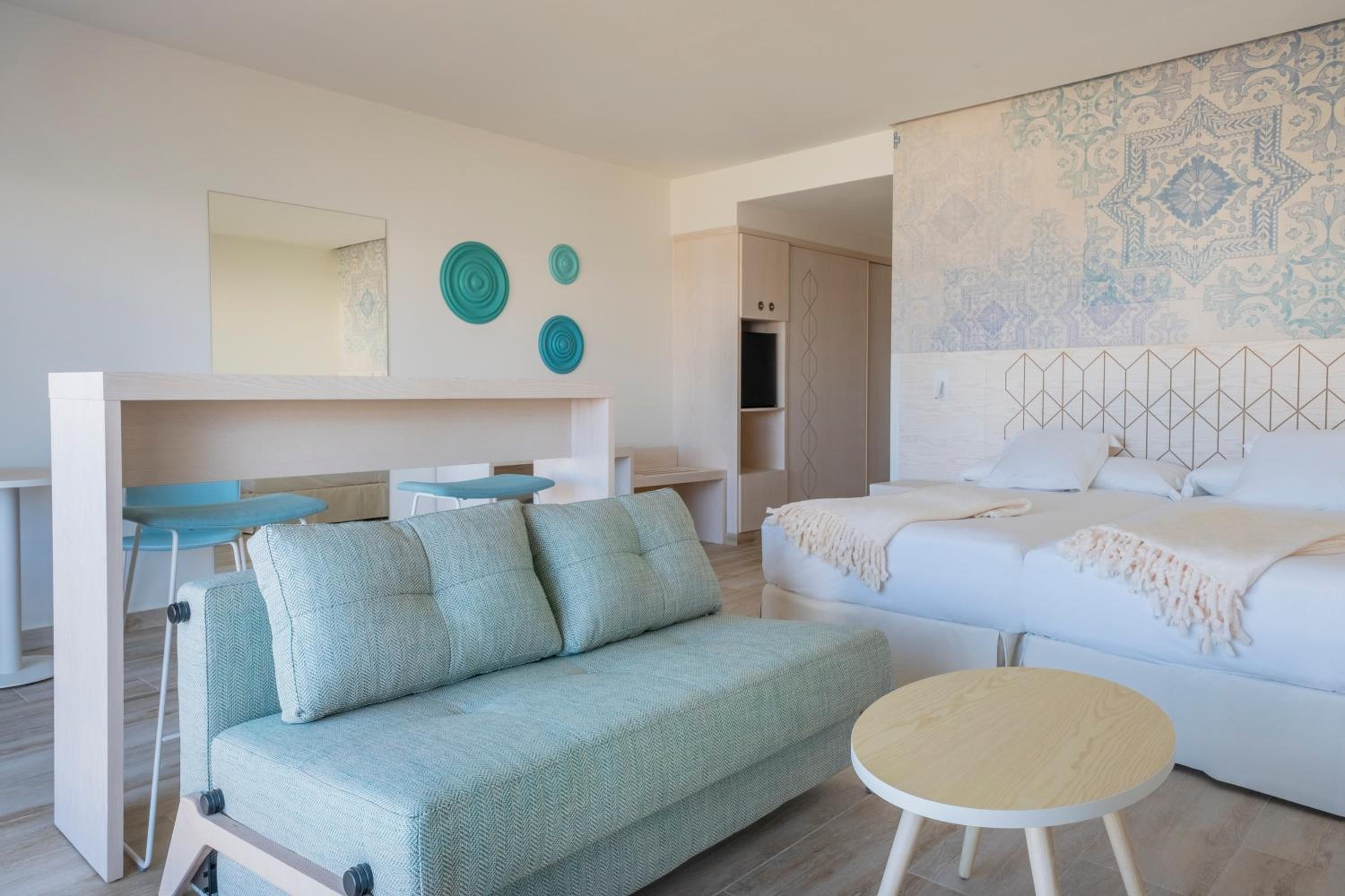 Junior Suite with Sea View - Photo 2