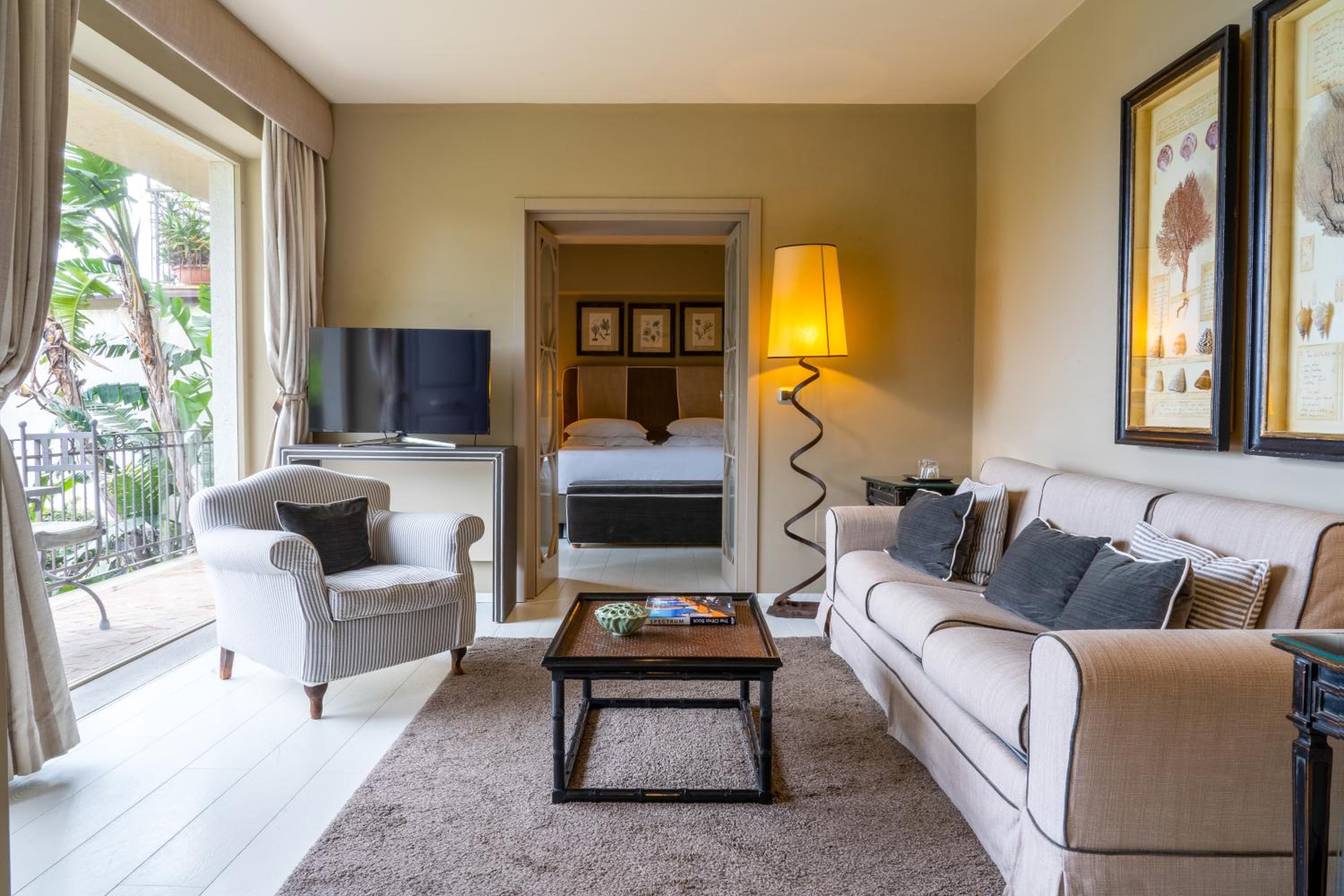 Luxury Suite with Sea View- Separate Building - Photo 7