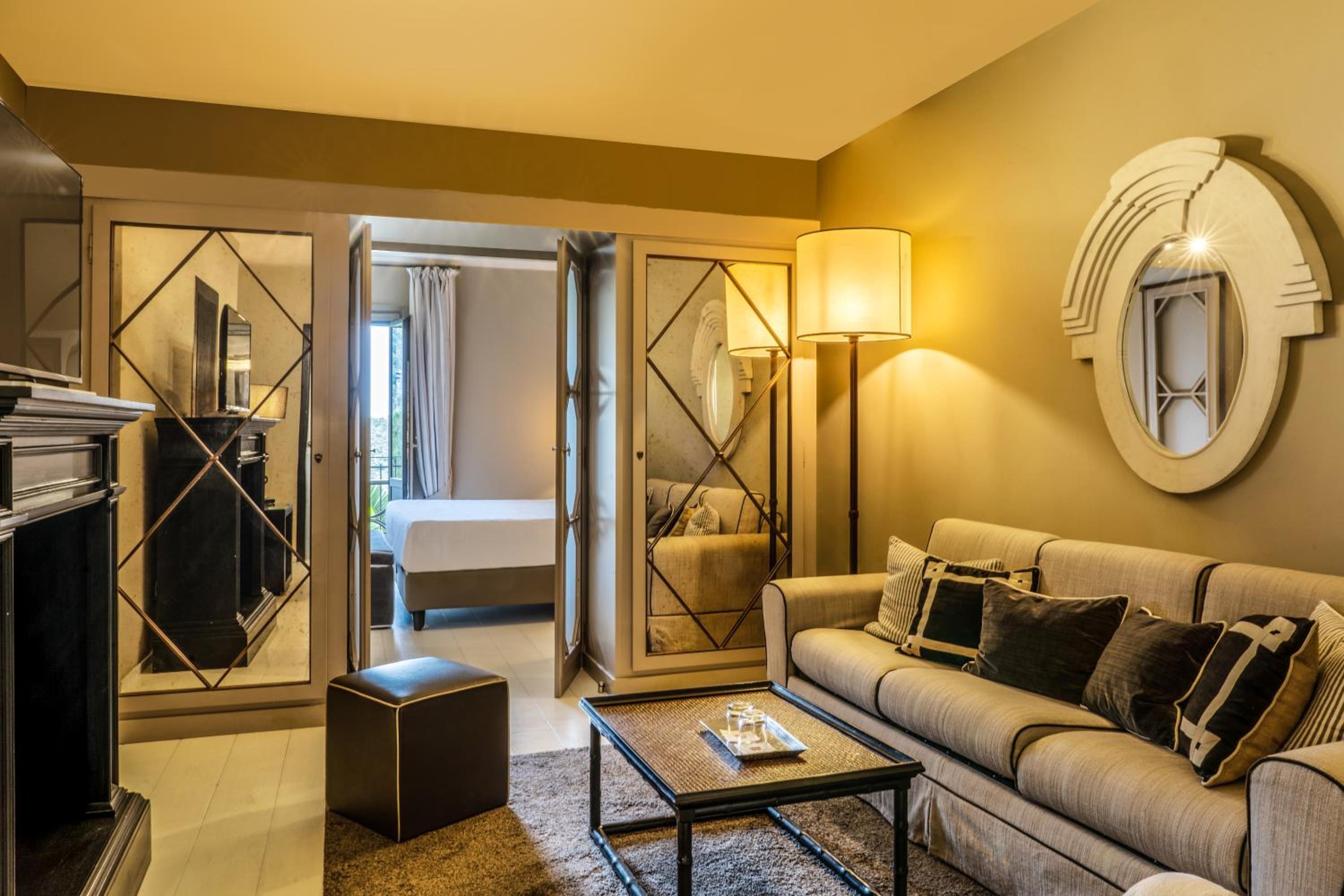 Luxury Suite with Sea View- Separate Building - Photo 11
