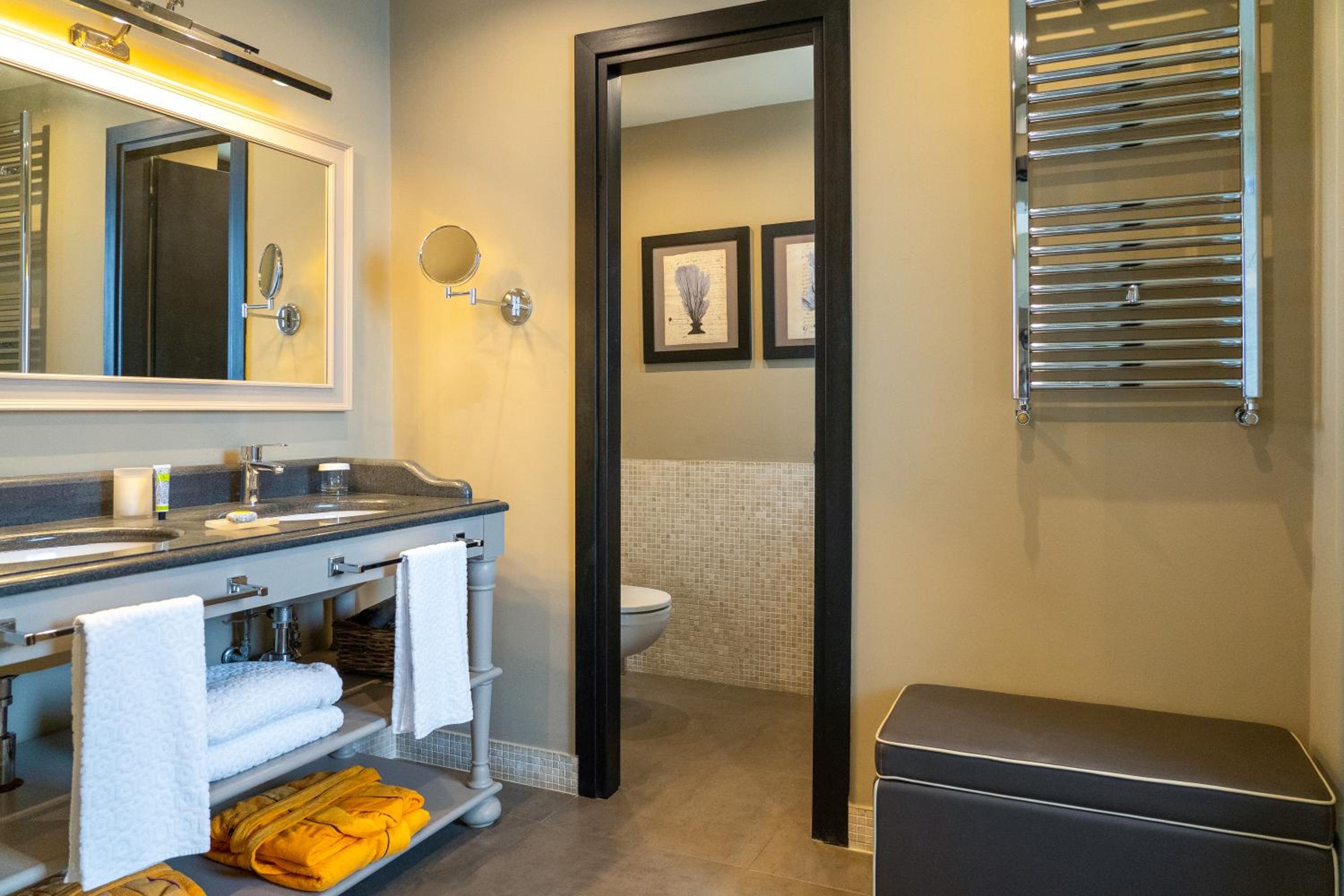 Luxury Suite with Sea View- Separate Building - Photo 12