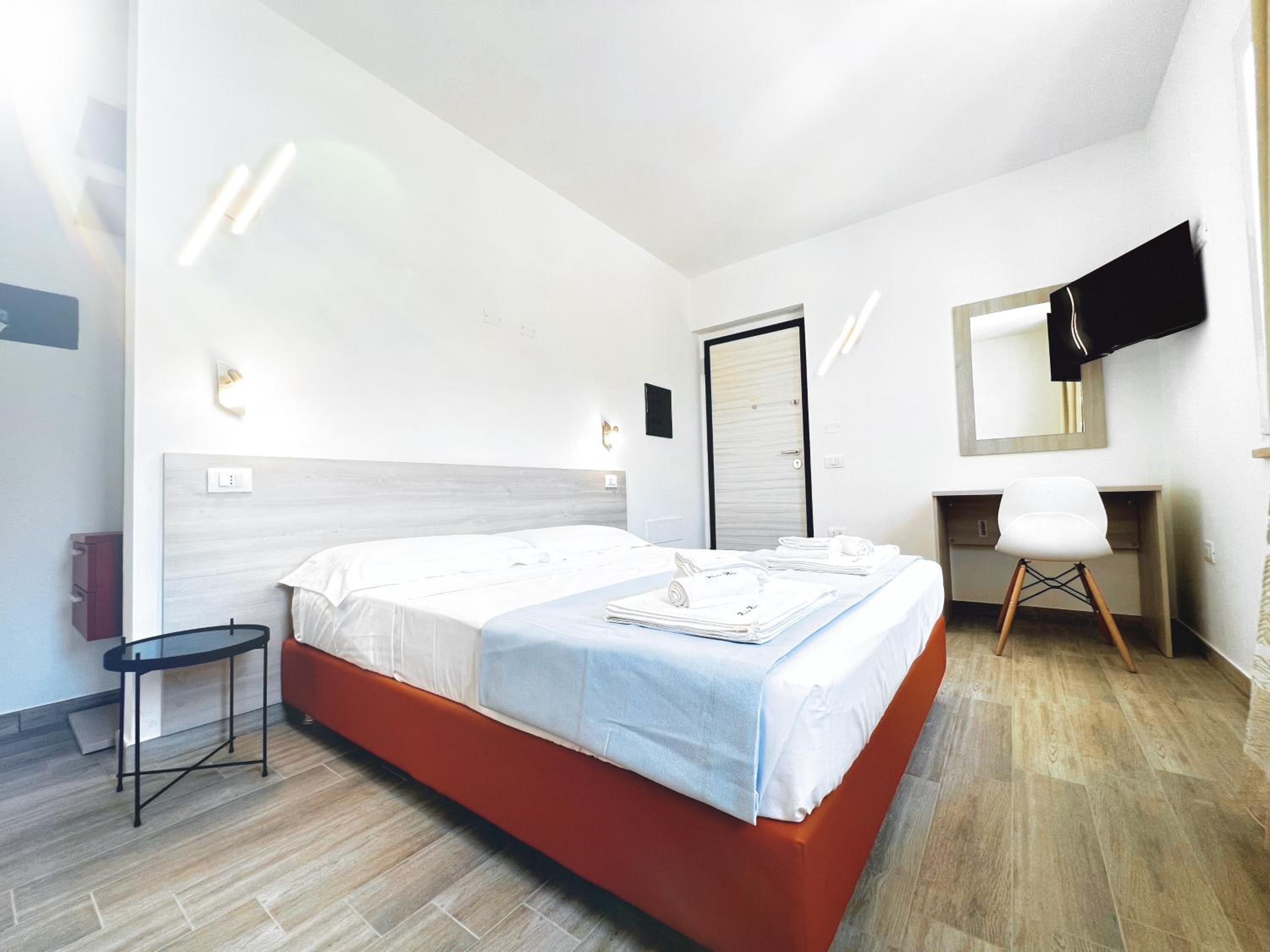 Standard Double Room - Photo 5