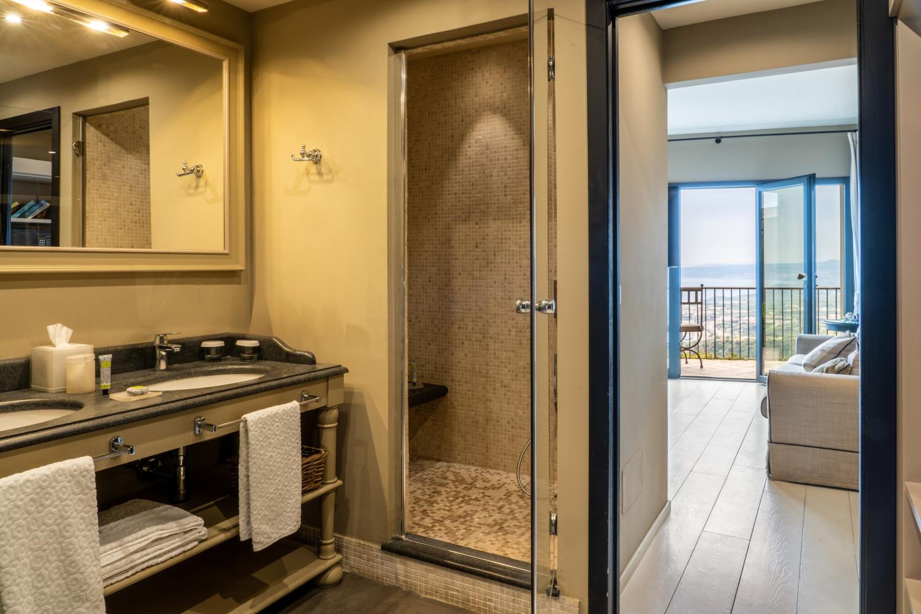 Junior Suite with Sea View thumbnail 6