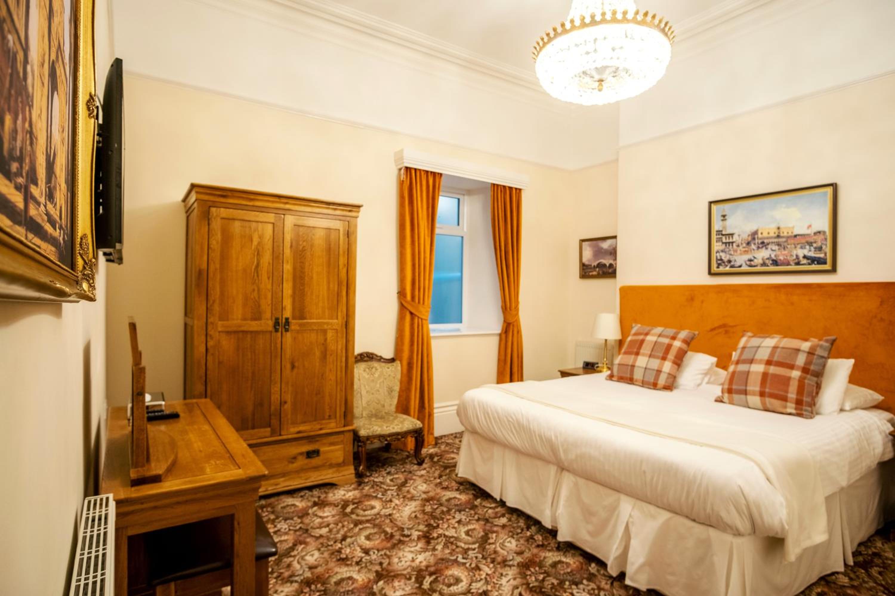 One Bedroom Apartment with Sea View