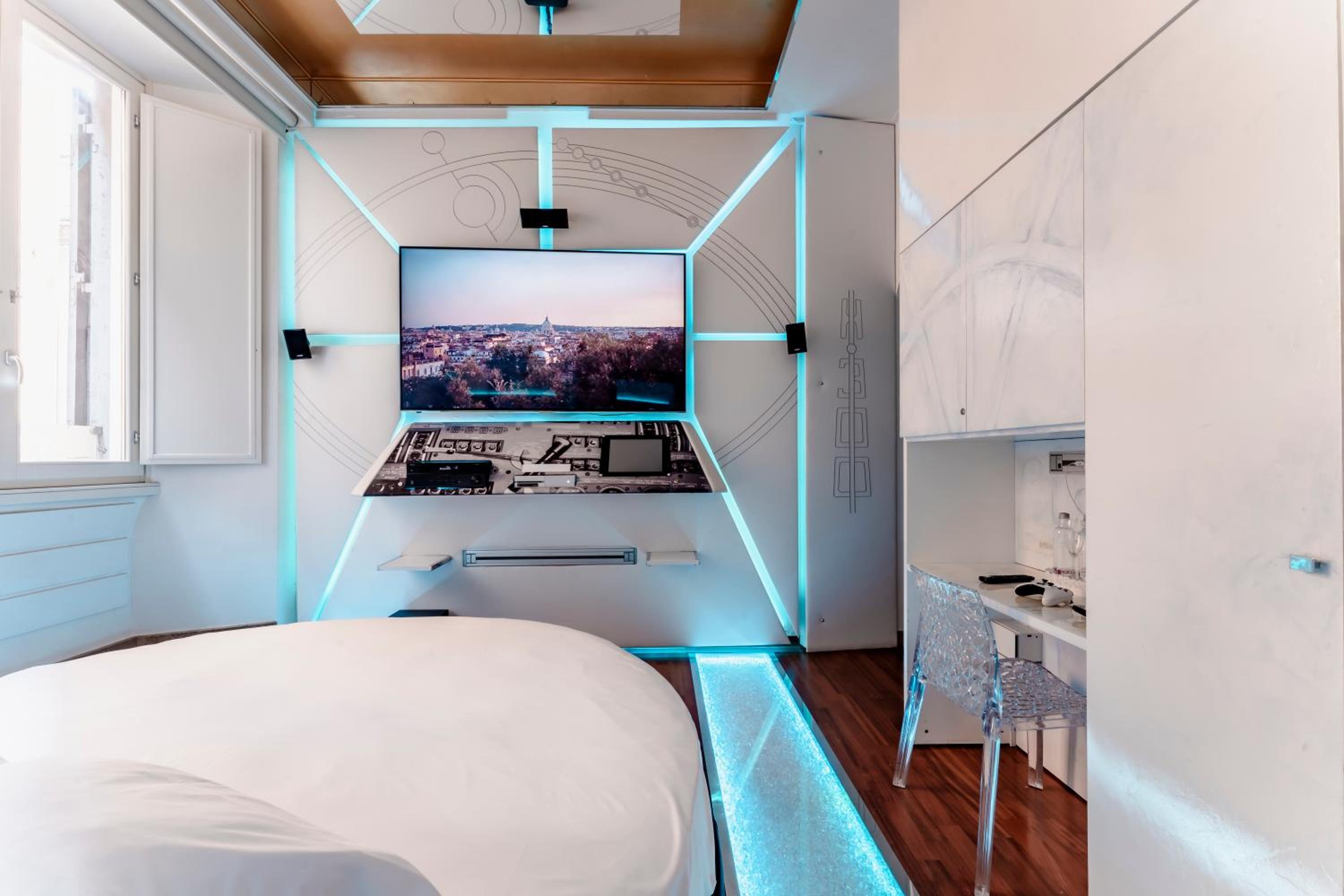 Junior Suite with Private Pool thumbnail 5
