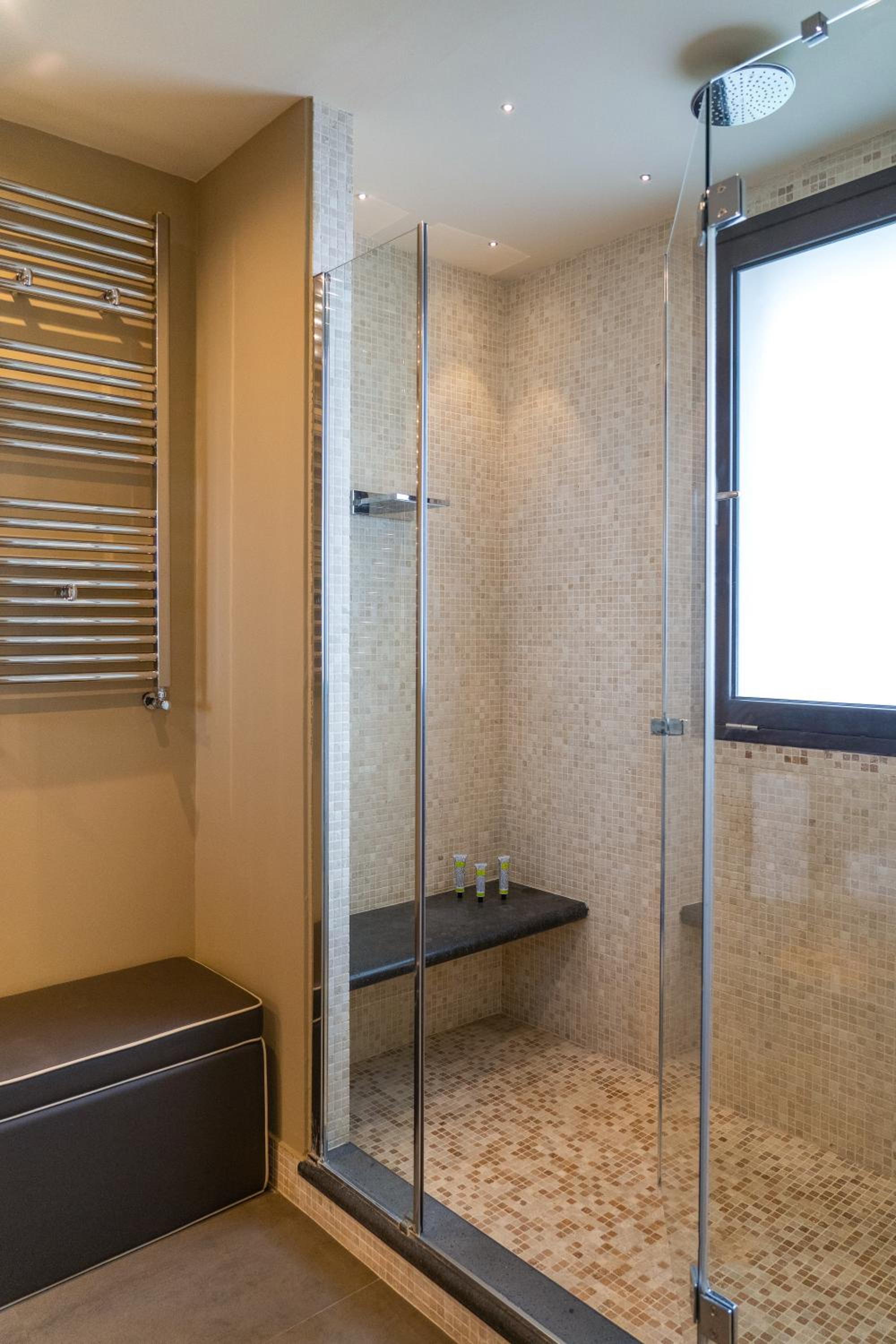 Luxury Suite with Sea View- Separate Building - Photo 13