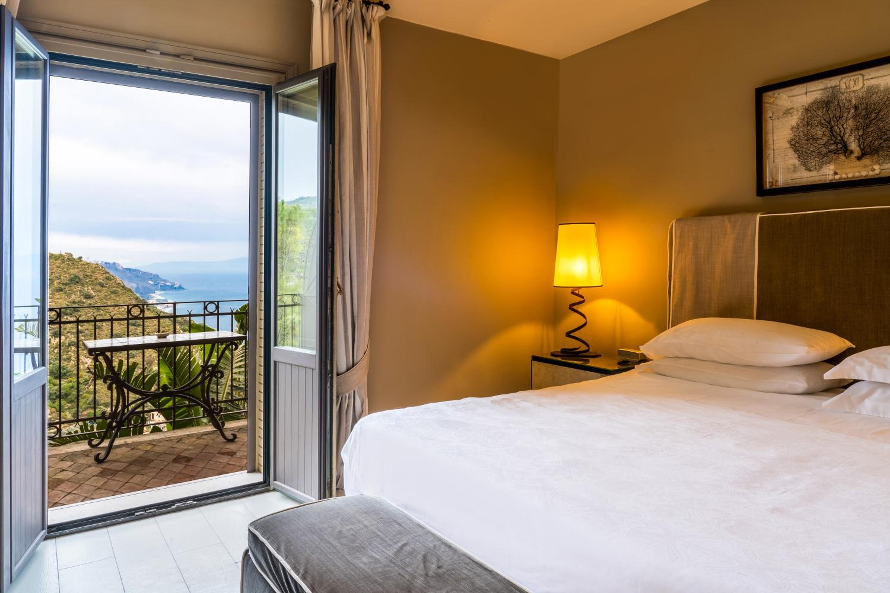 Luxury Suite with Sea View- Separate Building - Photo 14