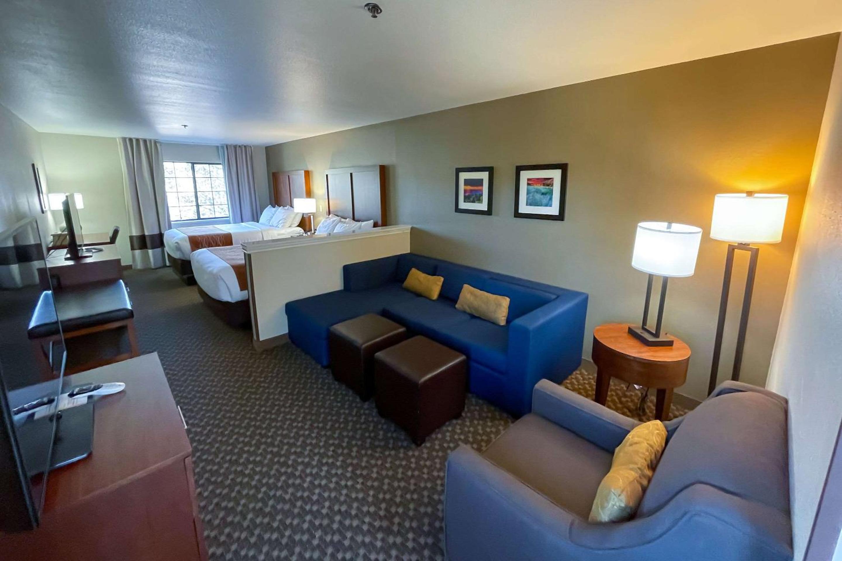 Queen Suite - Non-Smoking - Photo 1