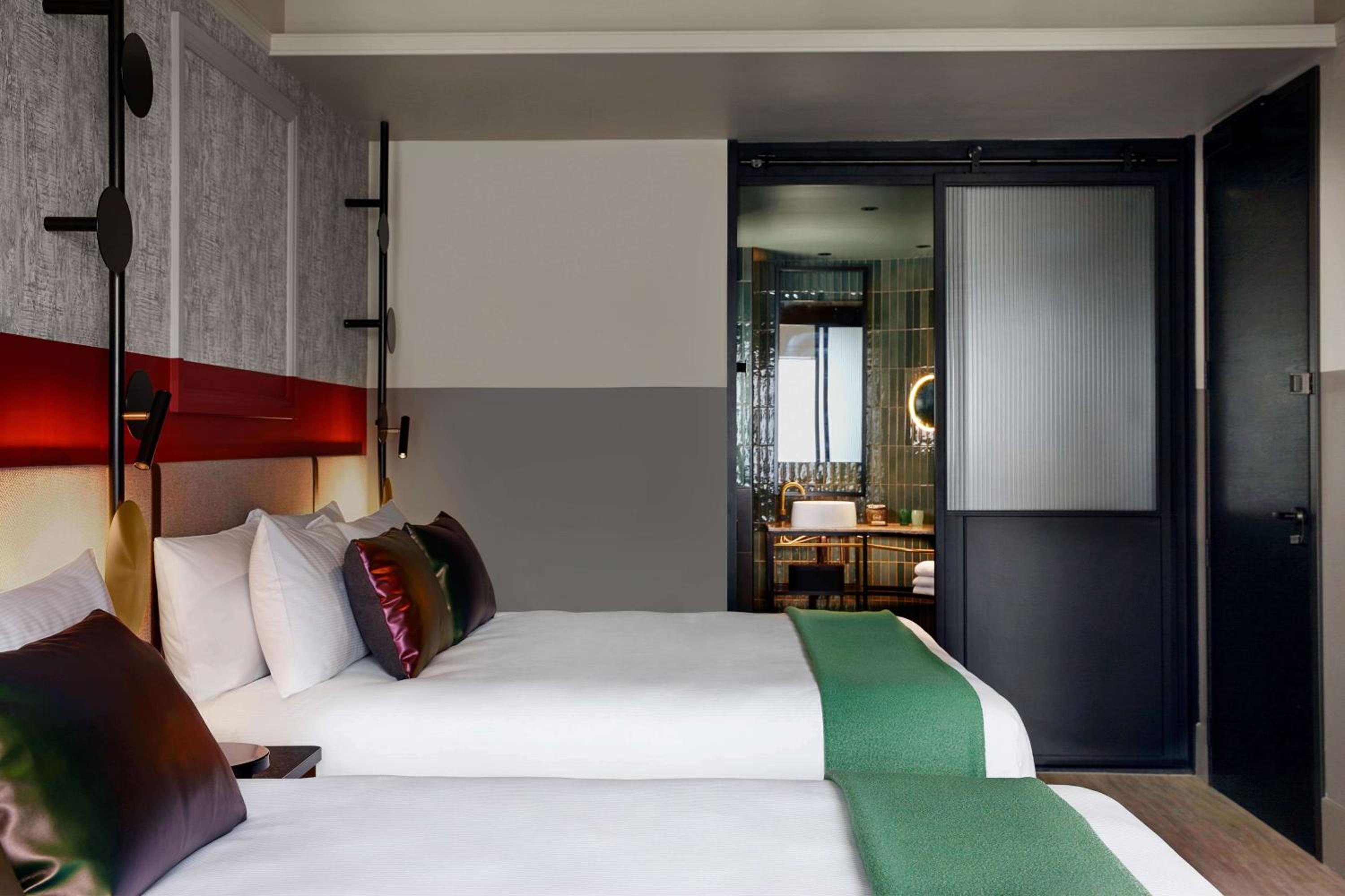 Deluxe Twin Room - Photo 2