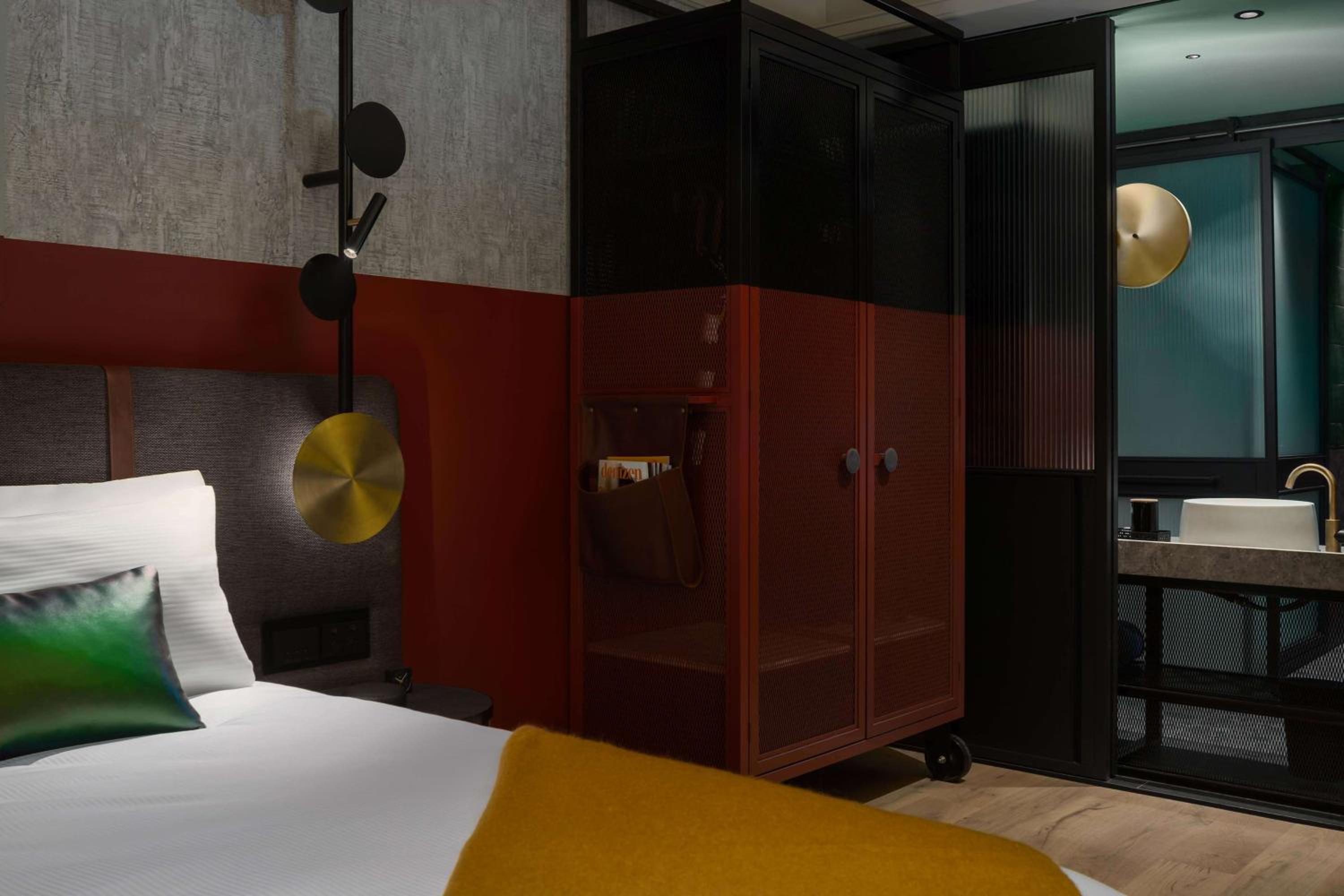 Accessible King Room - Photo 2