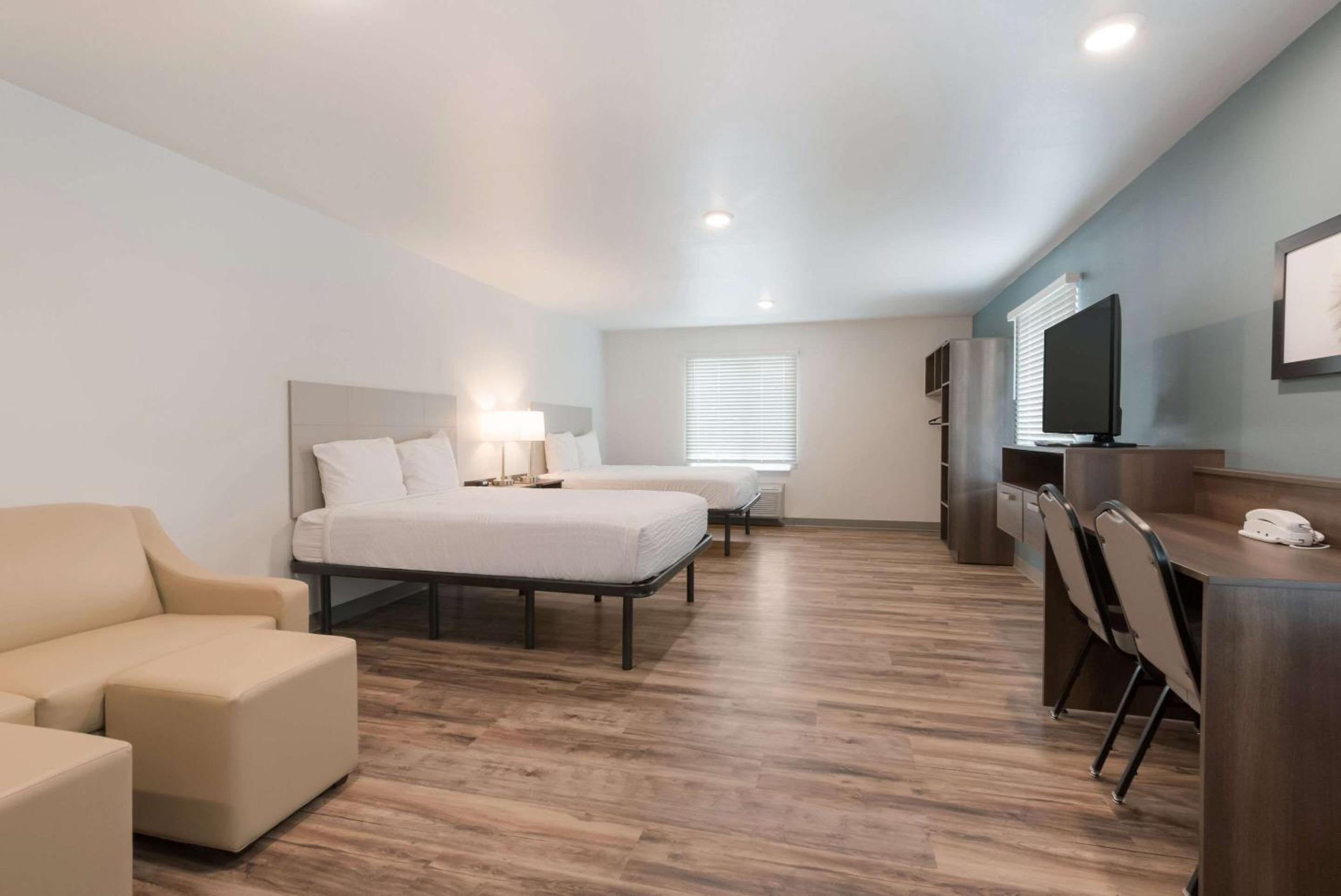 Standard Queen Room with Two Queen Beds - Non Smoking  - Photo 2