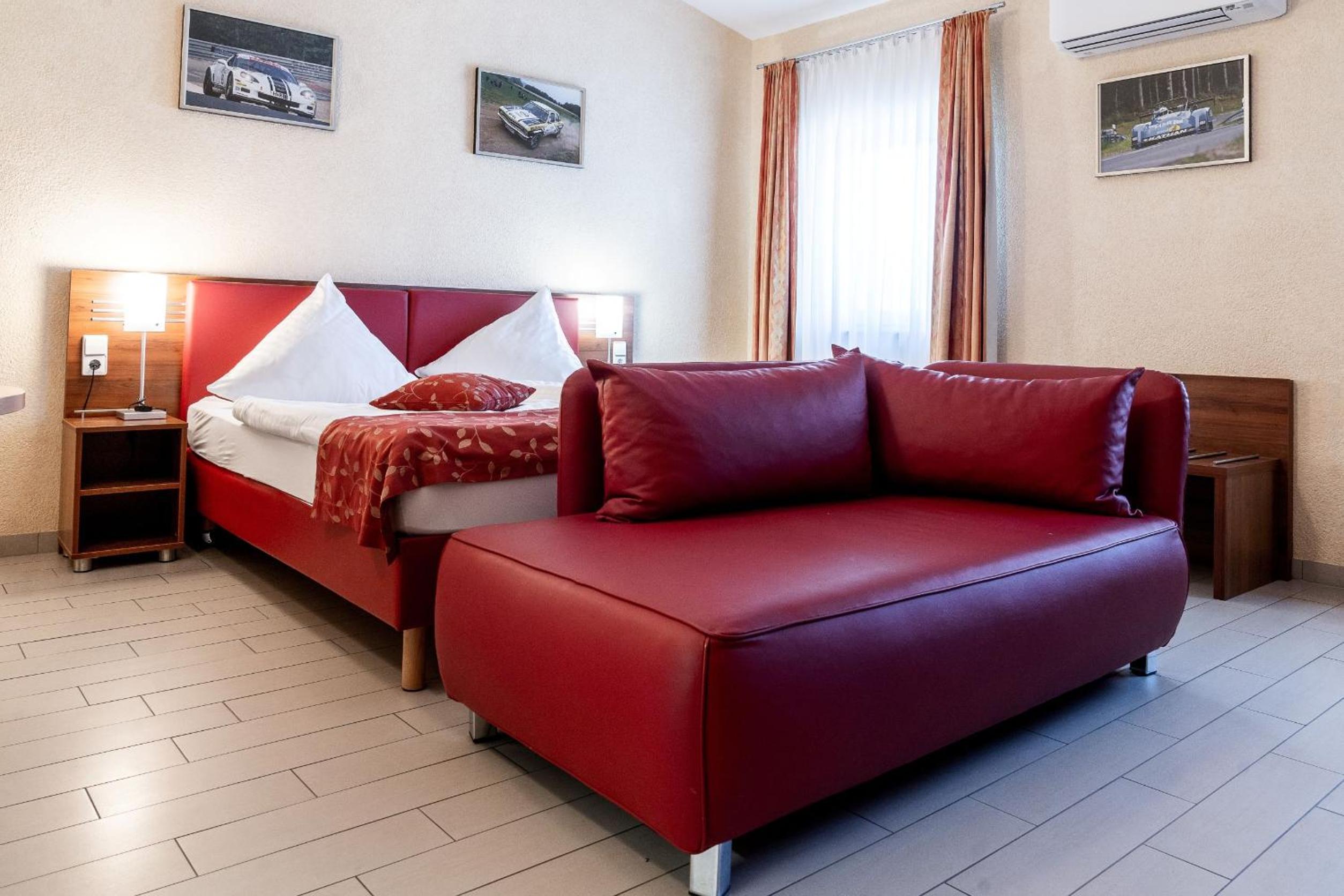Suite - Photo 1