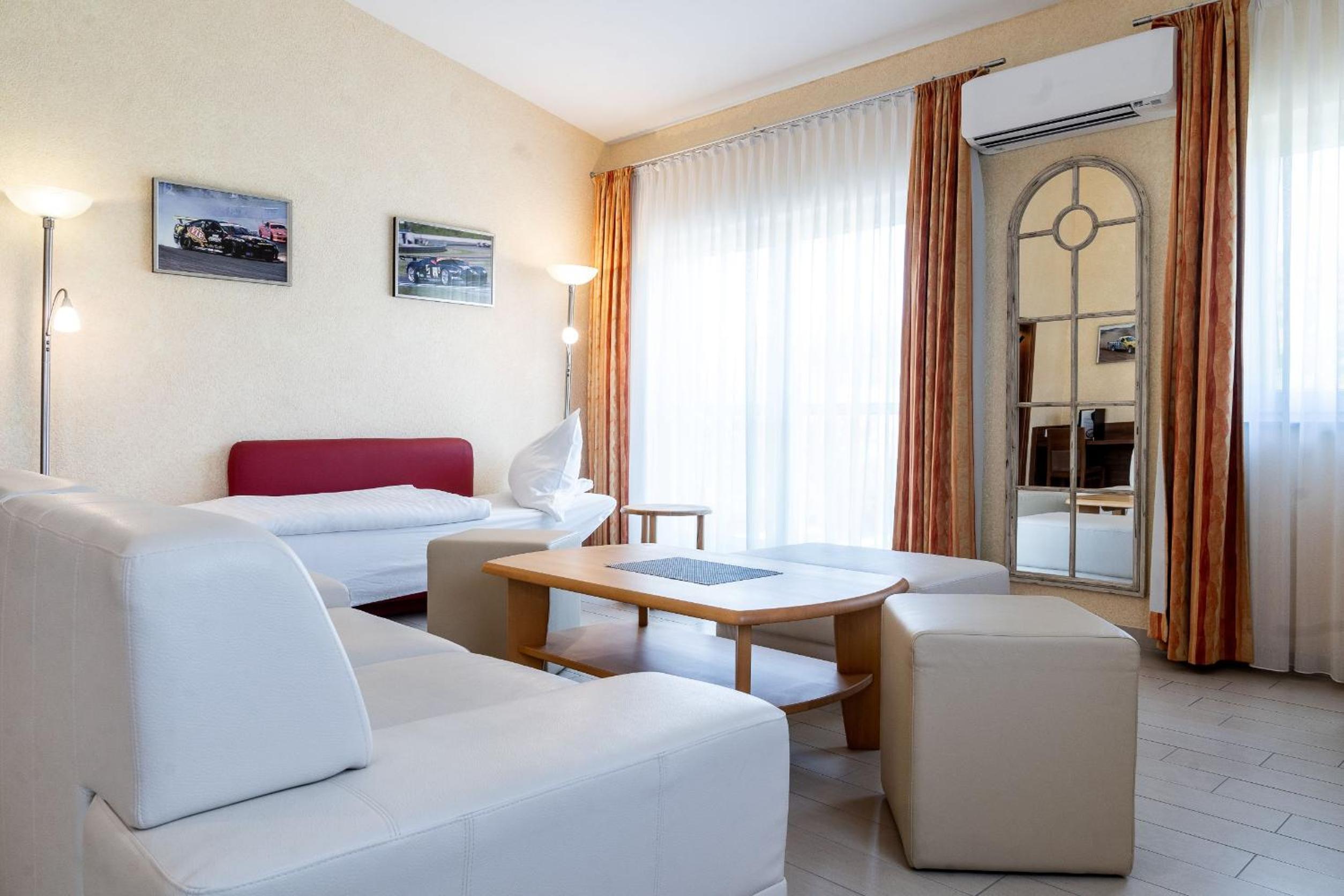 Suite - Photo 3