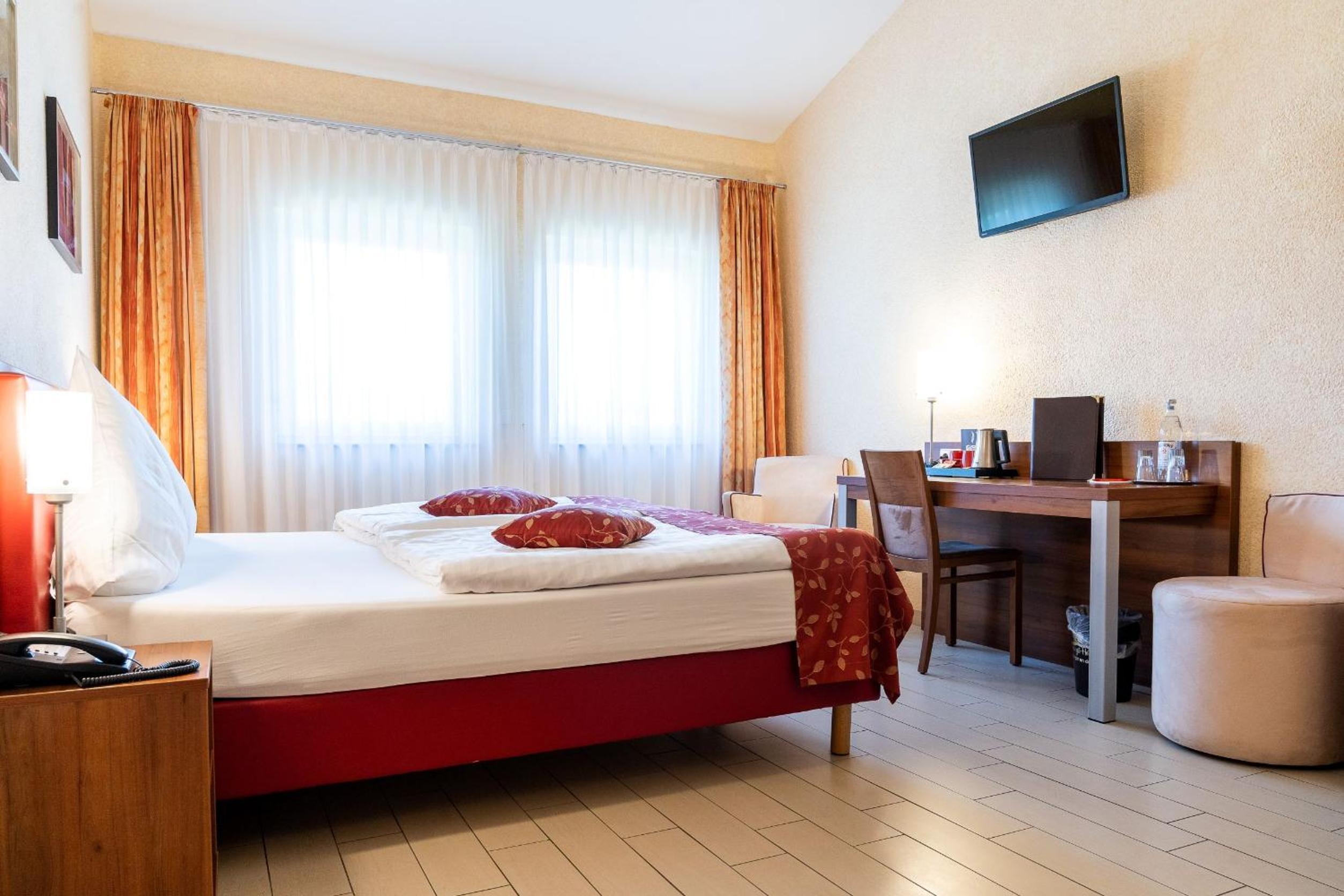 Double or Twin Room - Photo 2