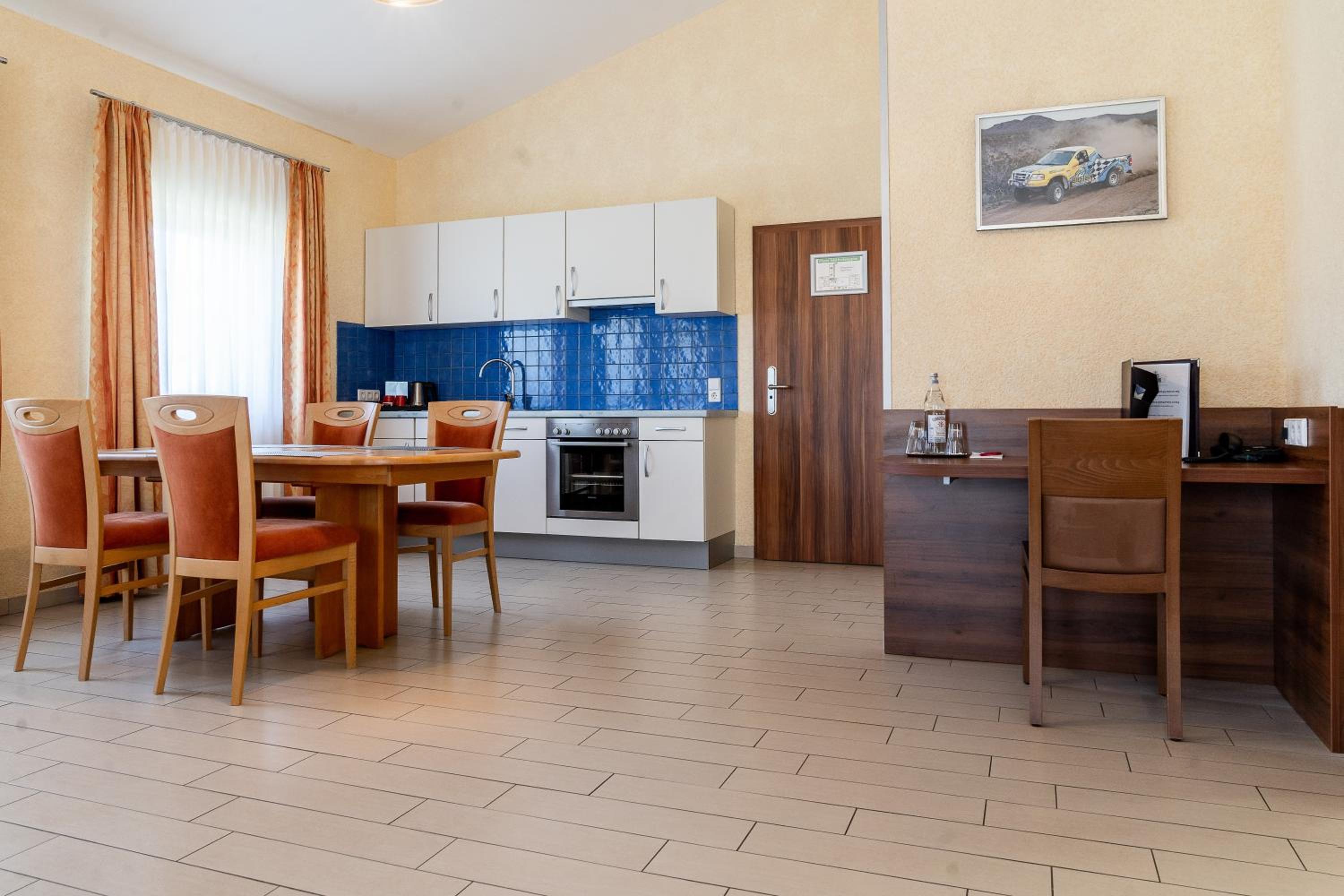 Suite - Photo 5