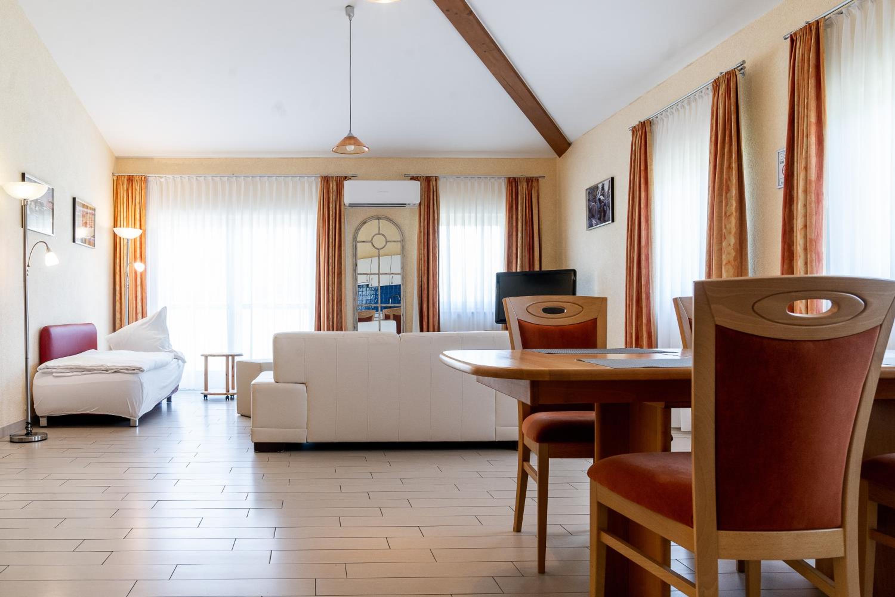 Suite - Photo 6