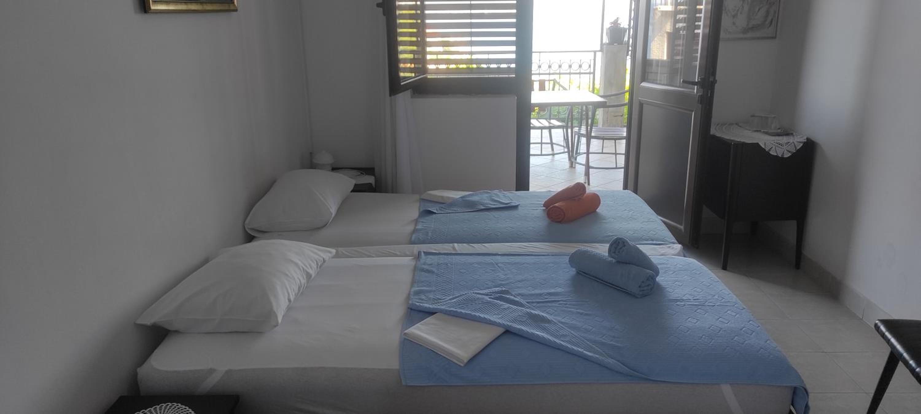 Triple Room with Private External Bathroom photo 2