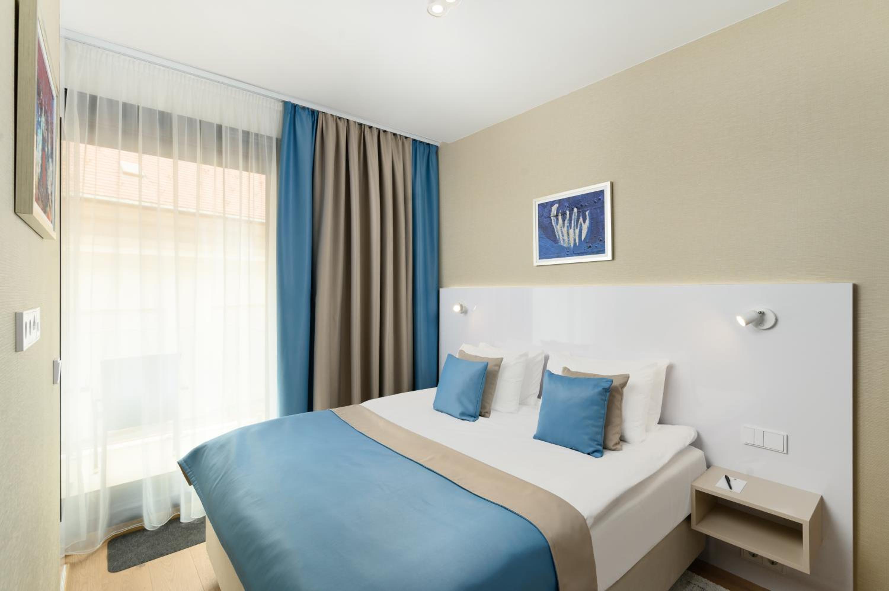 Deluxe Suite - Photo 6