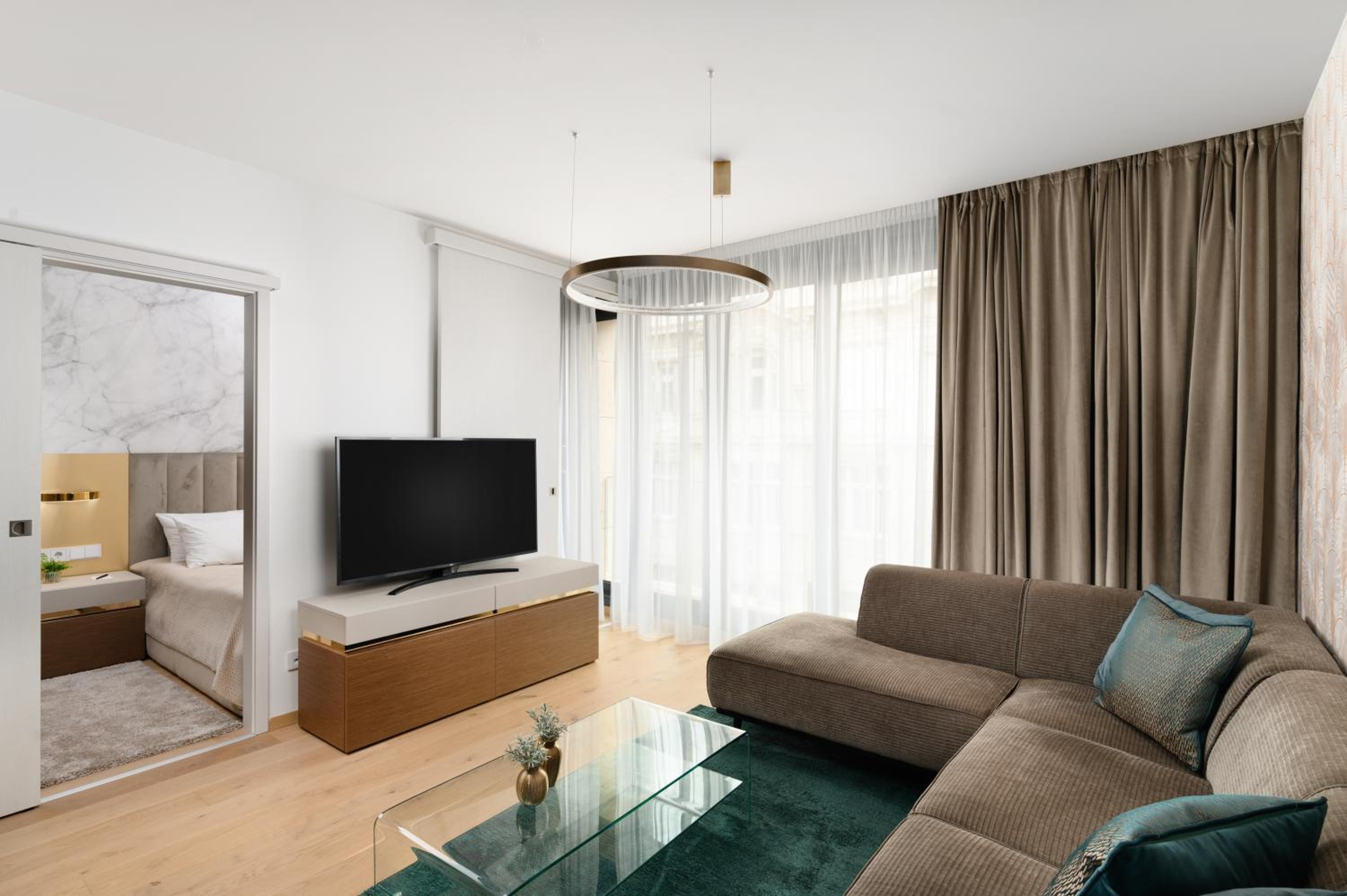 Deluxe Suite - Photo 9