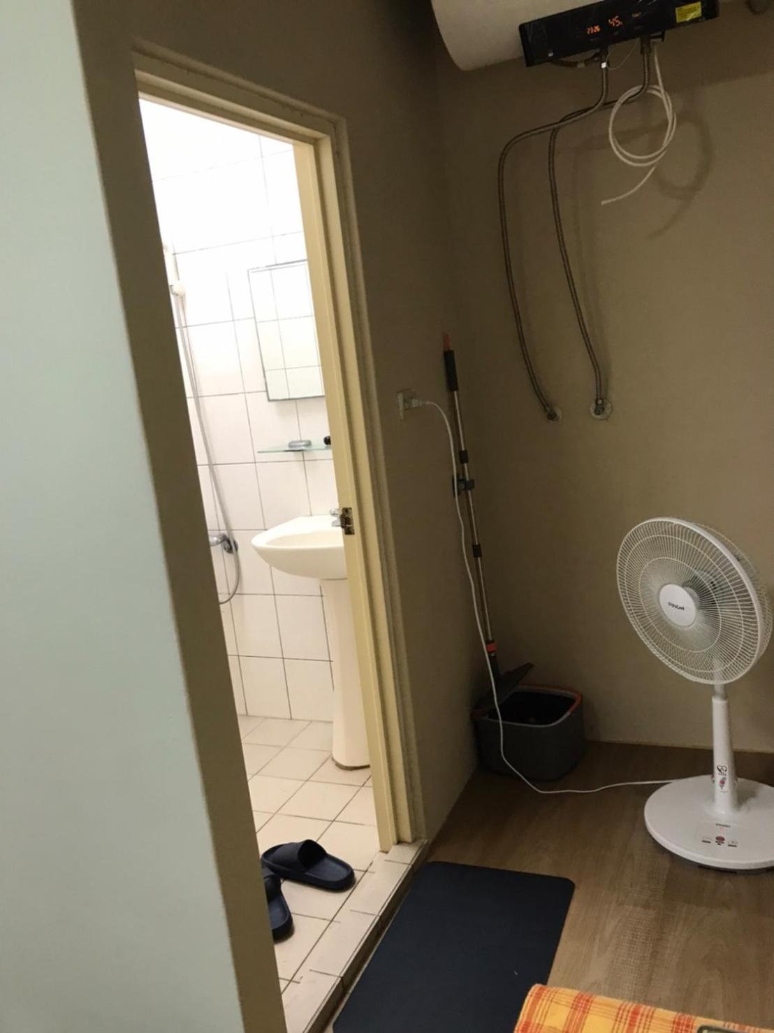 Economy Quadruple Room with Shared Bathroom photo 2