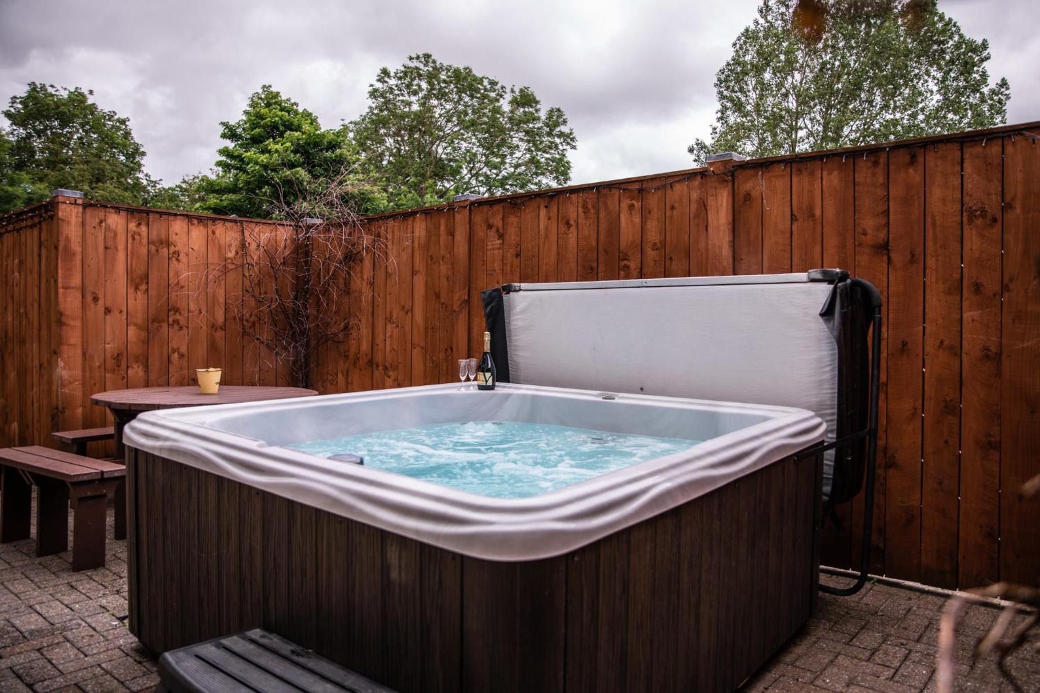 Causey Cottage with Hot Tub  - Photo 4