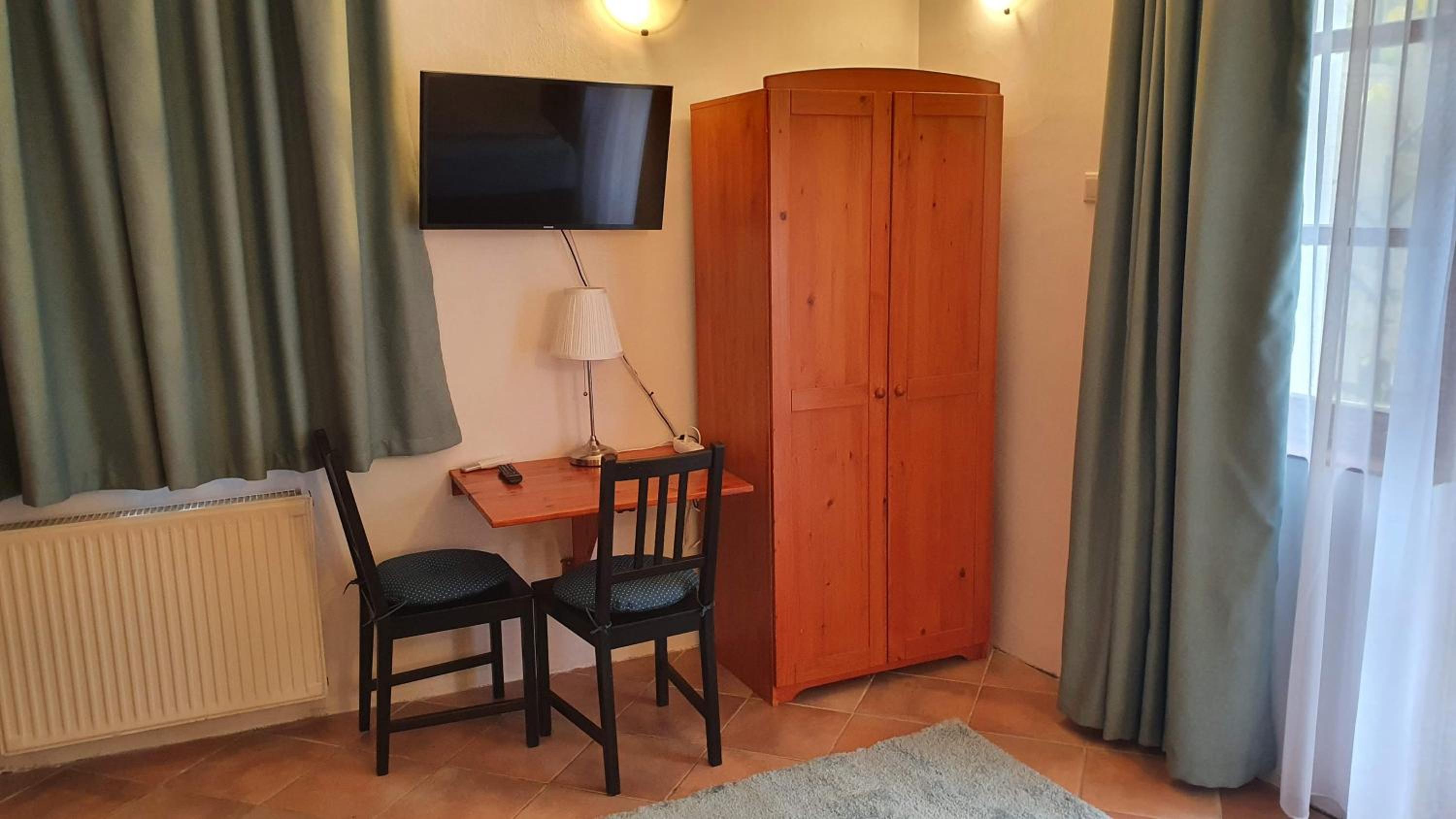 Double Room - Photo 3