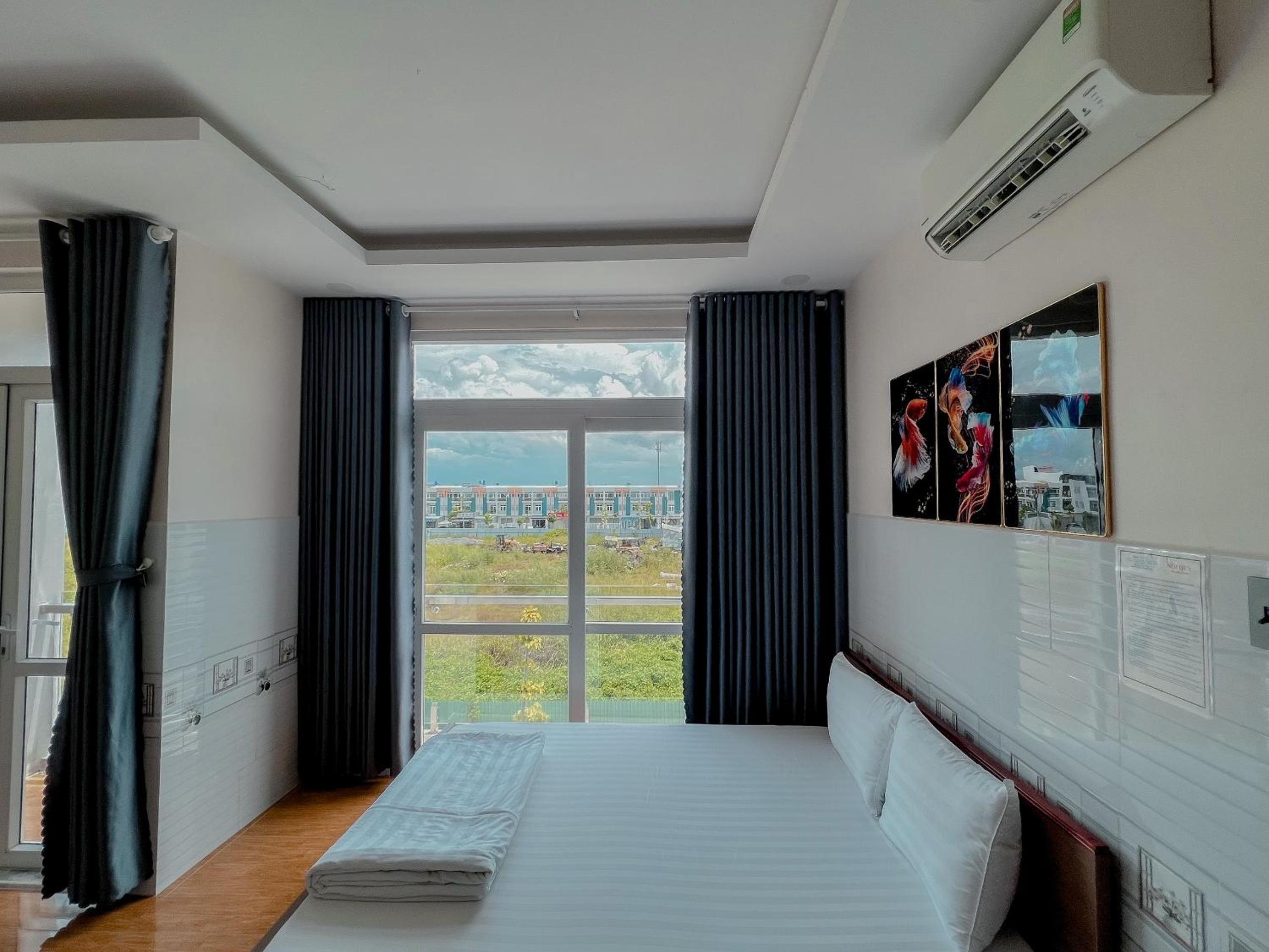 King Room with Balcony - Photo 2
