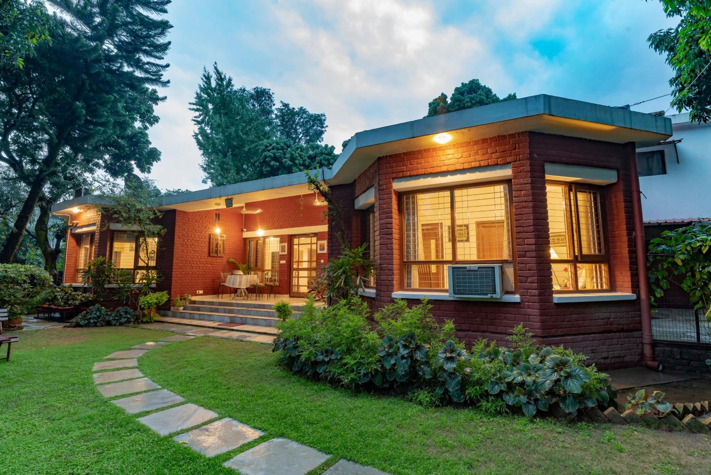 Doon Garden Villa - Photo 2