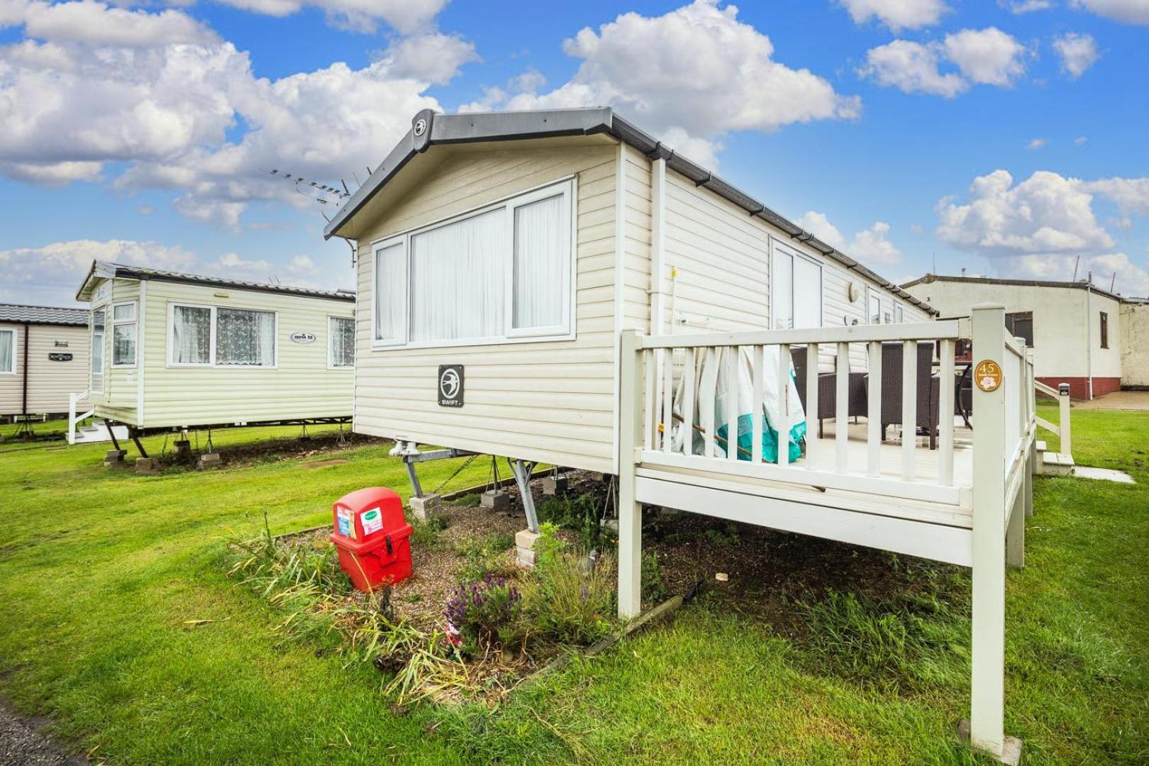 Three-Bedroom Mobile Home photo 3