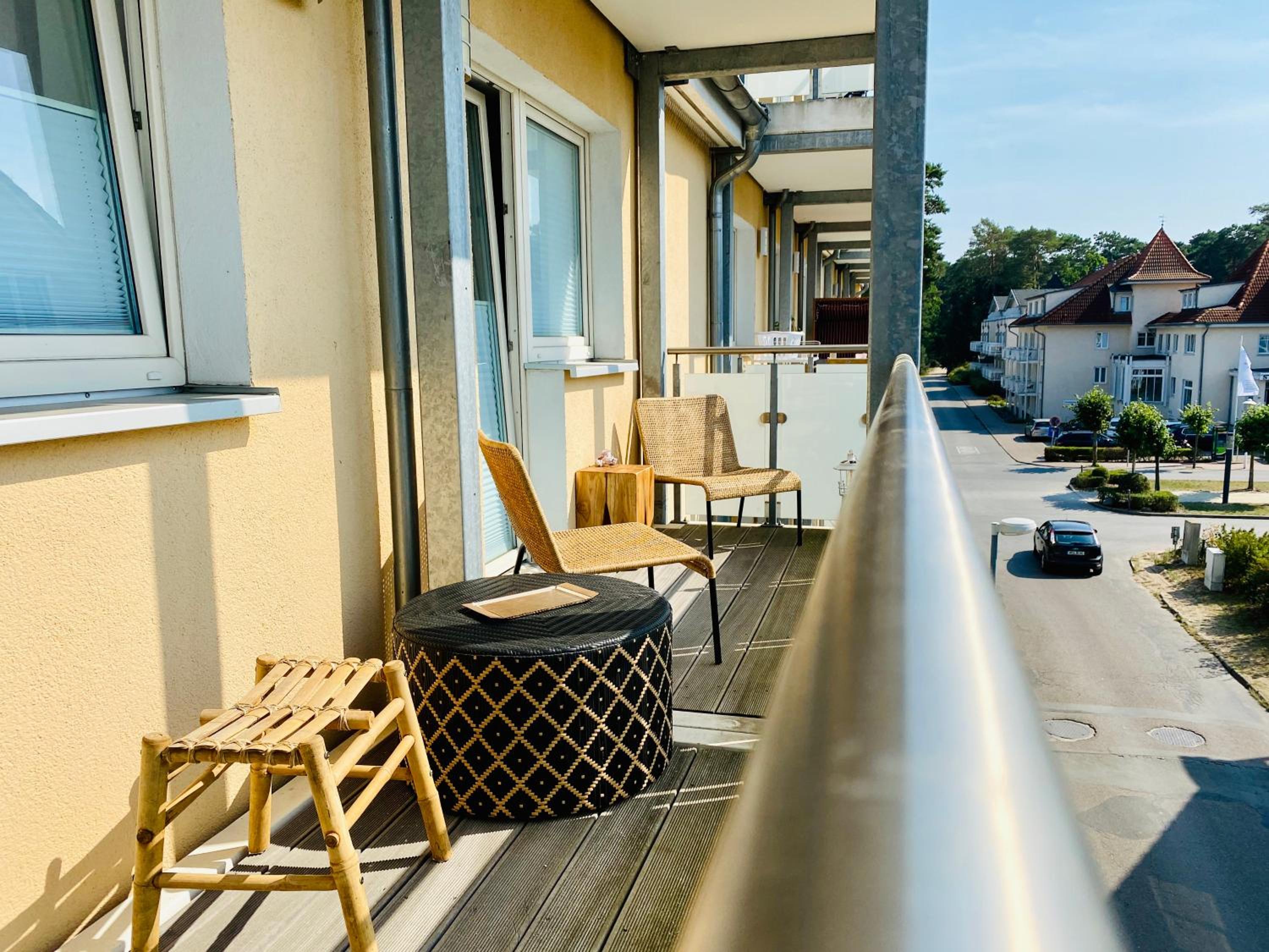 Apartment with Balcony photo 3