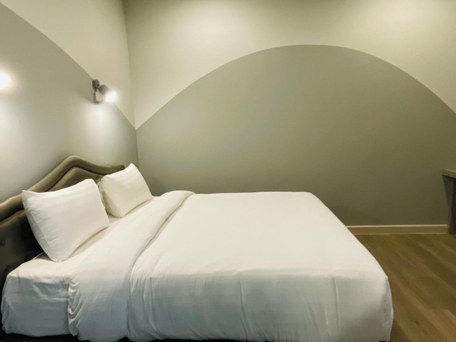 Standard Double Room - Photo 3
