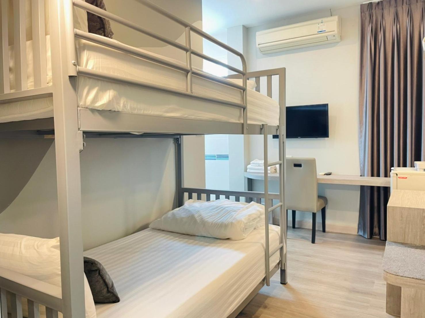 Small Twin Room photo 2