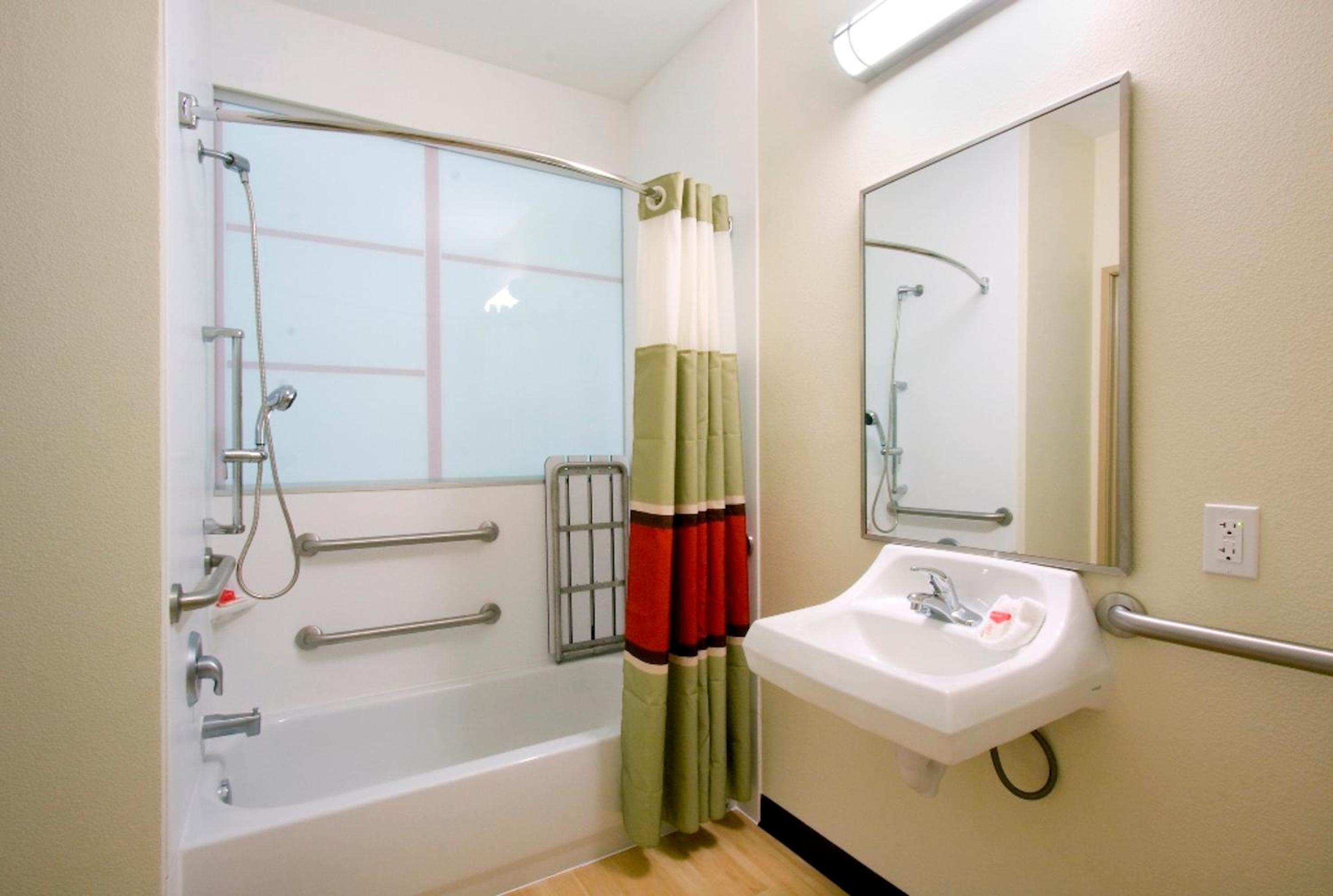 Suite with Two Double Beds with Kitchen Disability Access Non-Smoking - Photo 5