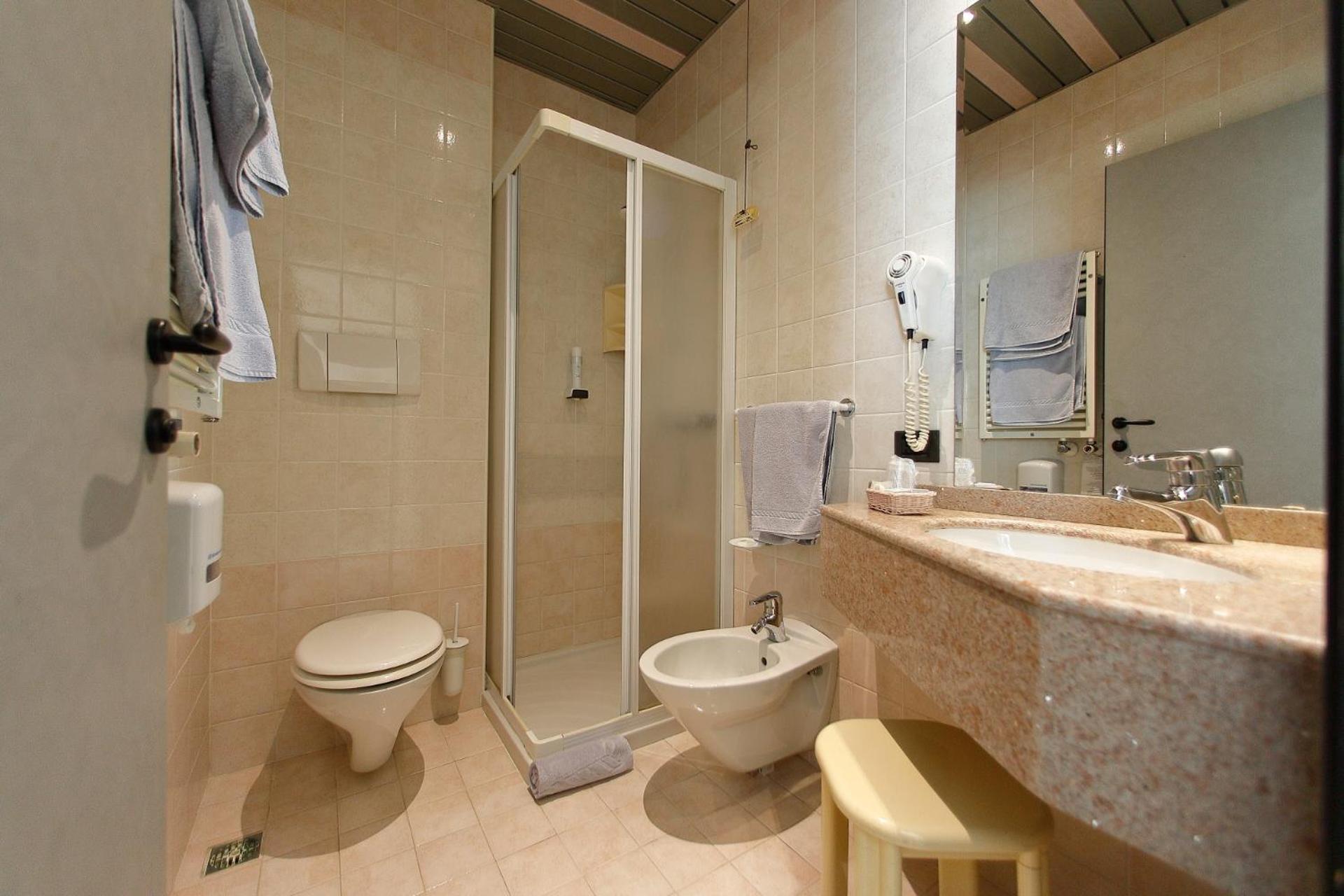 Double or Twin Room with Balcony photo 3