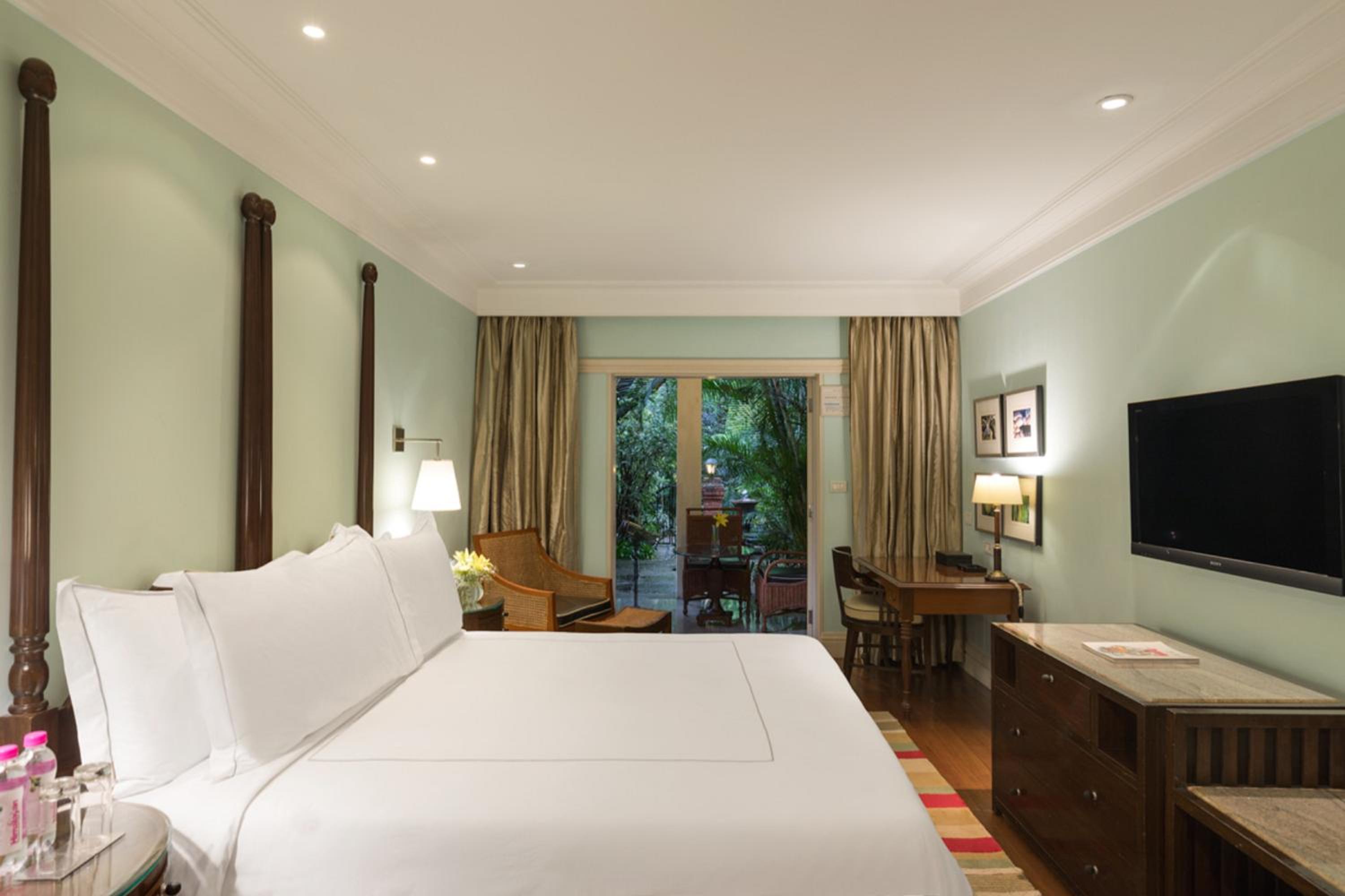 Luxury Room Garden View King Bed - Photo 2