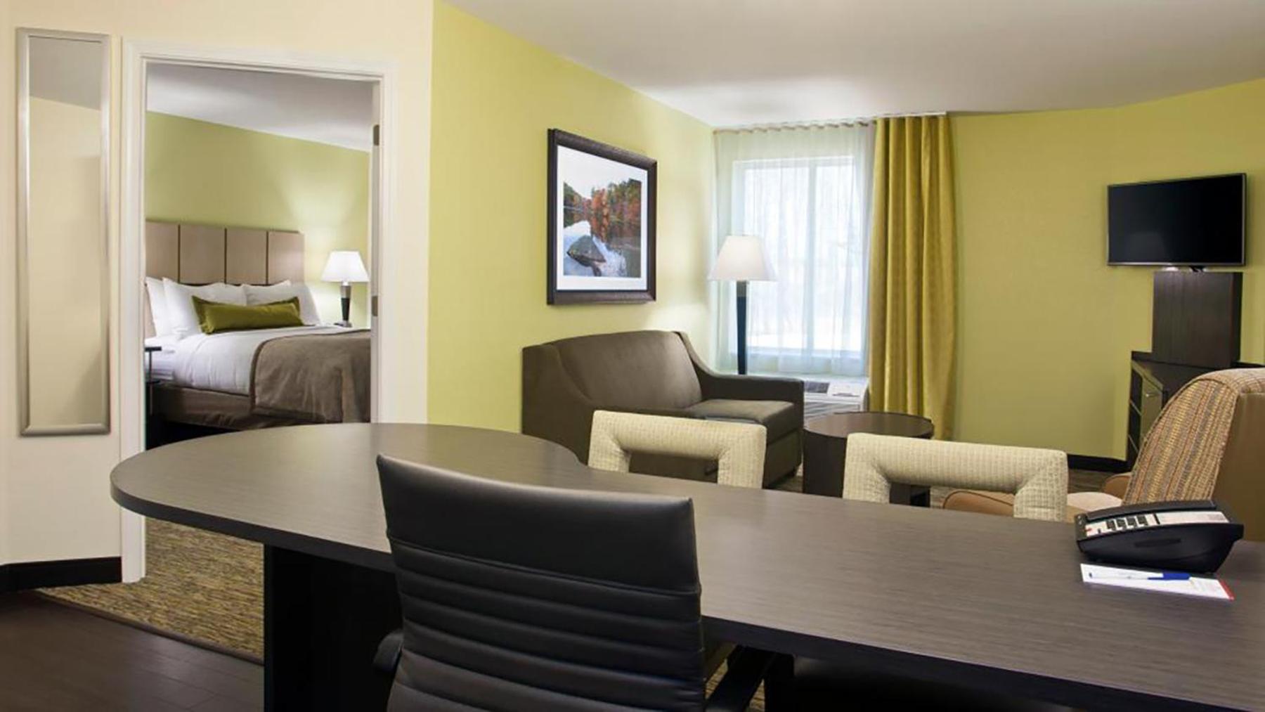 One-bedroom Queen Suite-Hearing Accessible photo 1