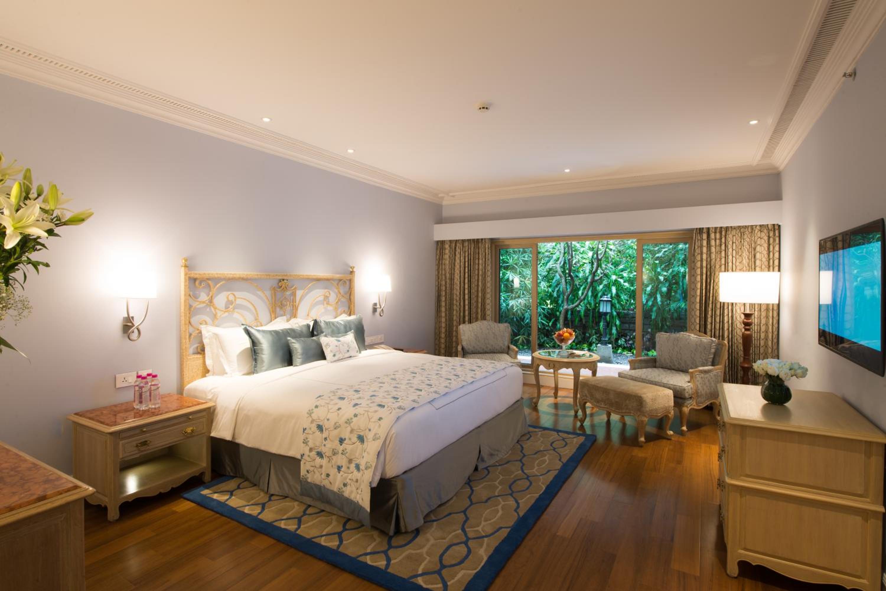 Grande Luxury Suite One Bedroom Garden View King Bed