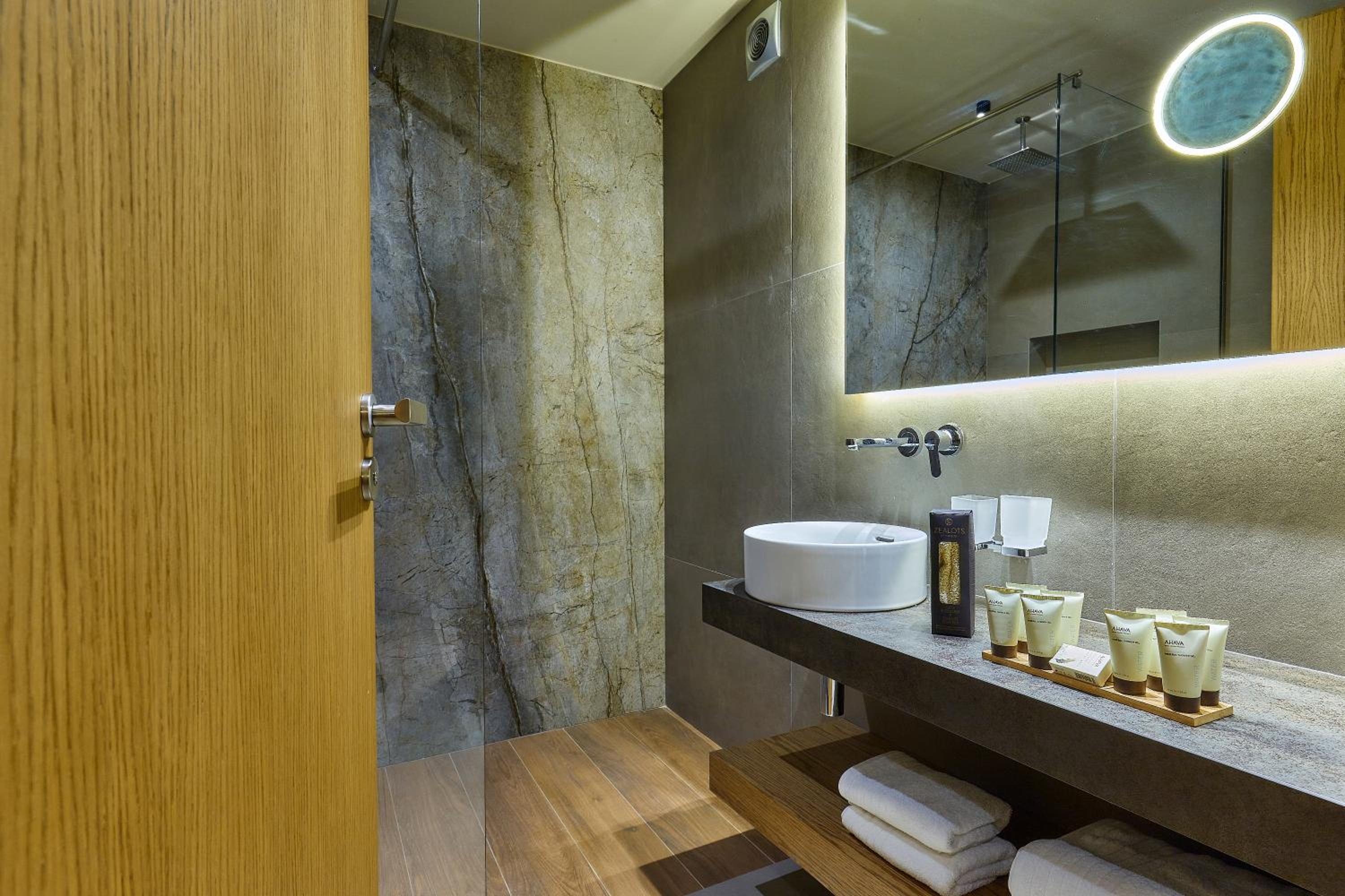 Emerald VIP Suite Sea View with Plunge Pool - Photo 6