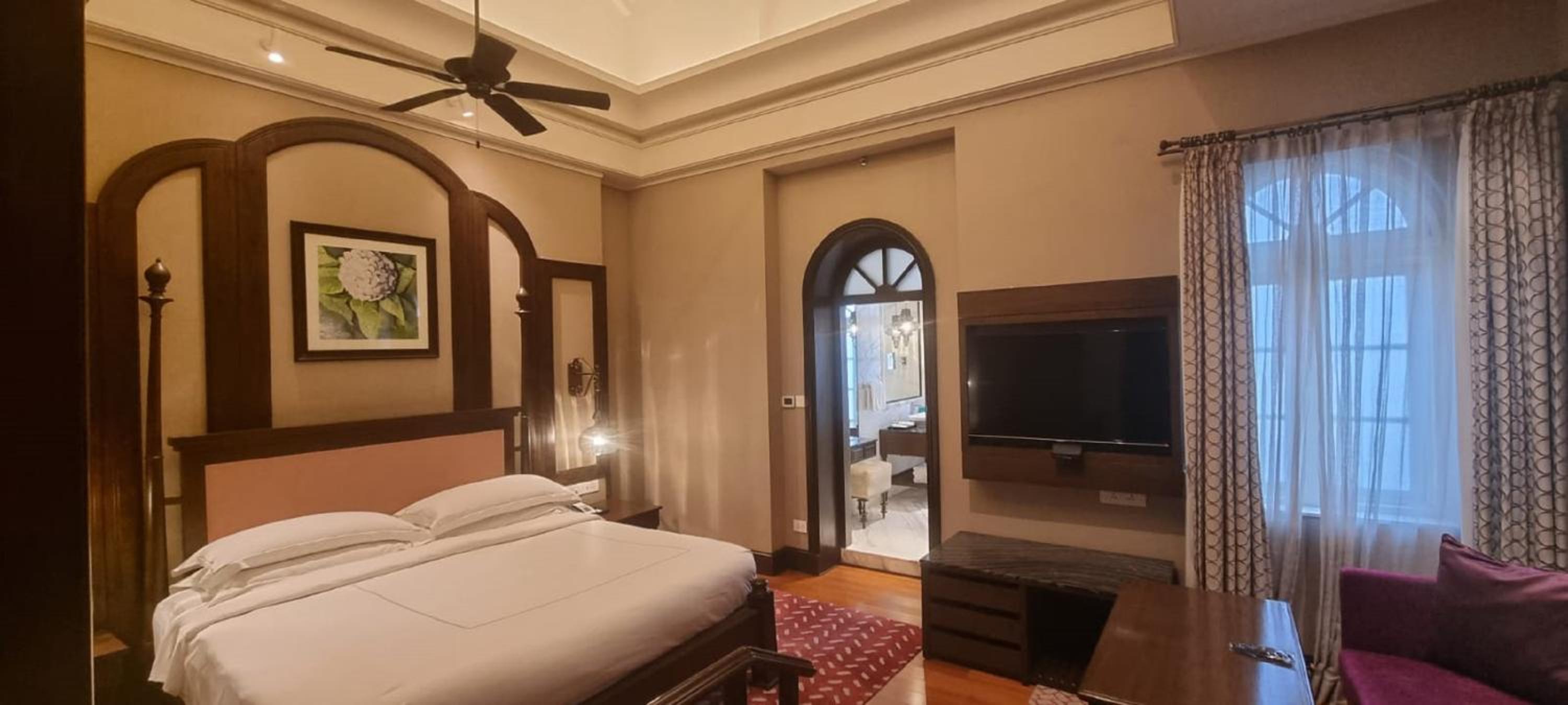 Luxury Grande Room Heritage Wing - Photo 5