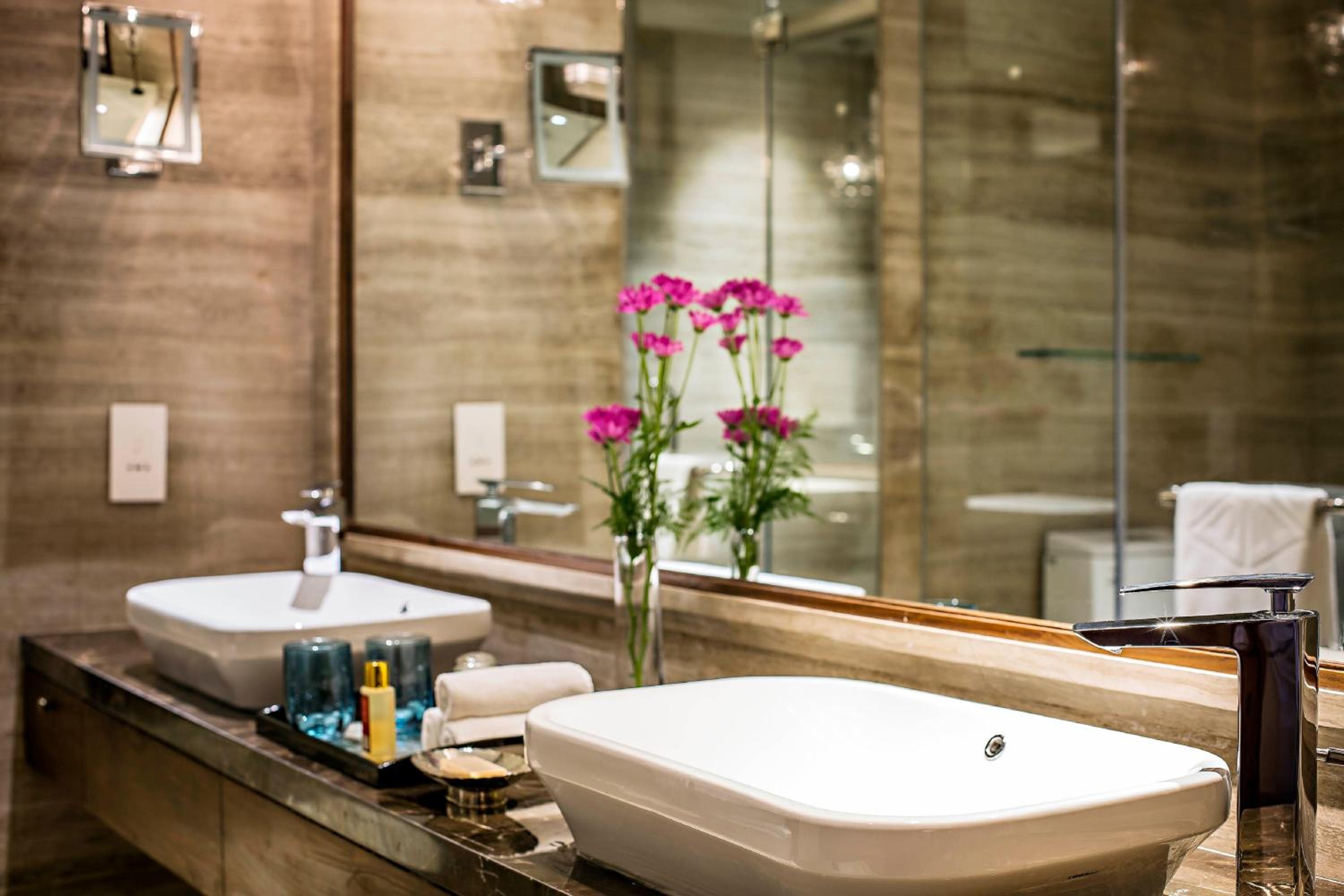 Taj Club Room - Photo 7