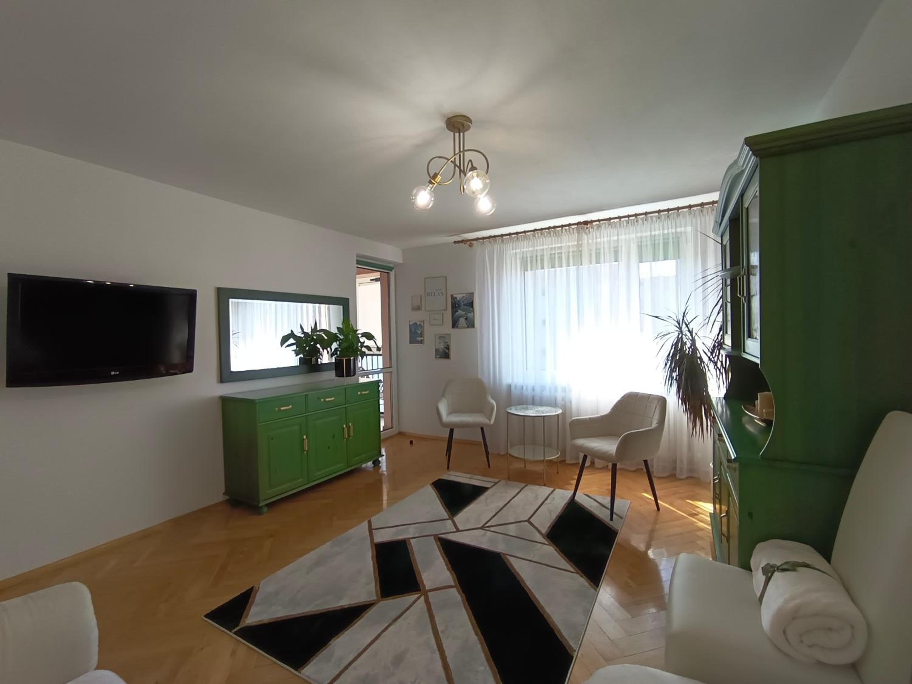 Apartment with Balcony - Photo 9